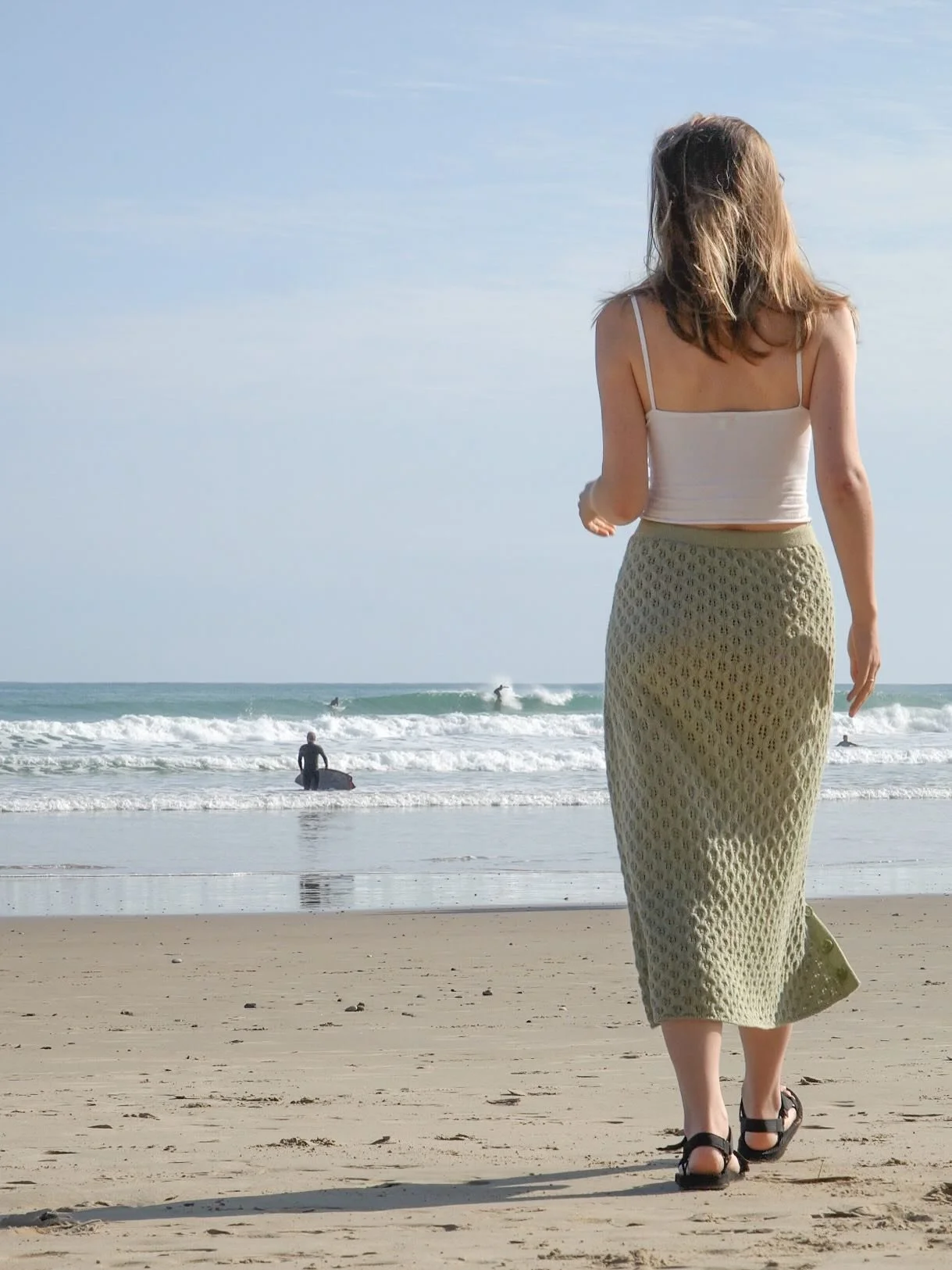 Ein kleiner Urlaubsspam. 🌊🏄&zwj;♀️🚌☀️🤍
Wir sind fast wieder zu Hause nach einem Monat reisen. Es war wundersch&ouml;n entspannte Strickzeit zu haben, Surfen und Wandern zu gehen, Zeit mit Freunden zu verbringen, lecker zu Kochen und die Seele bau