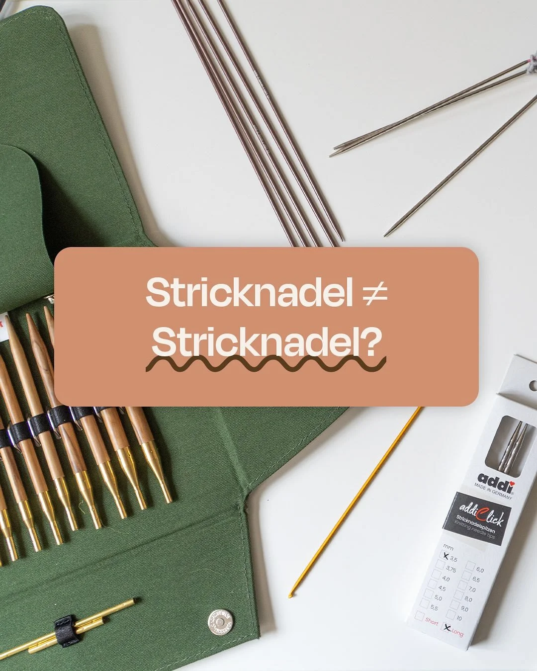 *Werbung
Gerade am Anfang kann das Thema Nadeln etwas viel sein. Es gibt so viel Auswahl! 😱
Ich pers&ouml;nlich bin kein Fan von Jackennadeln und stricke eigentlich fast alles mit Rundstricknadeln und w&uuml;rde das auch Anf&auml;nger*innen immer Em