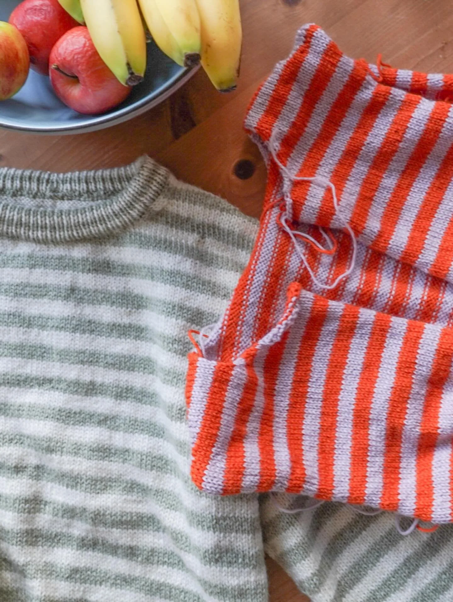 Ein paar Fotos der letzte Woche. 🧶
Ich habe auf jeden Fall versucht mit Fabre und Glitzer gegen die K&auml;lte und Dunkelheit anzuk&auml;mpfen. 😉✨🧡🩷
Habt einen sch&ouml;nen Sonntag. Und pssst&hellip;morgen kommt die Videoanleitung f&uuml;r die Gl