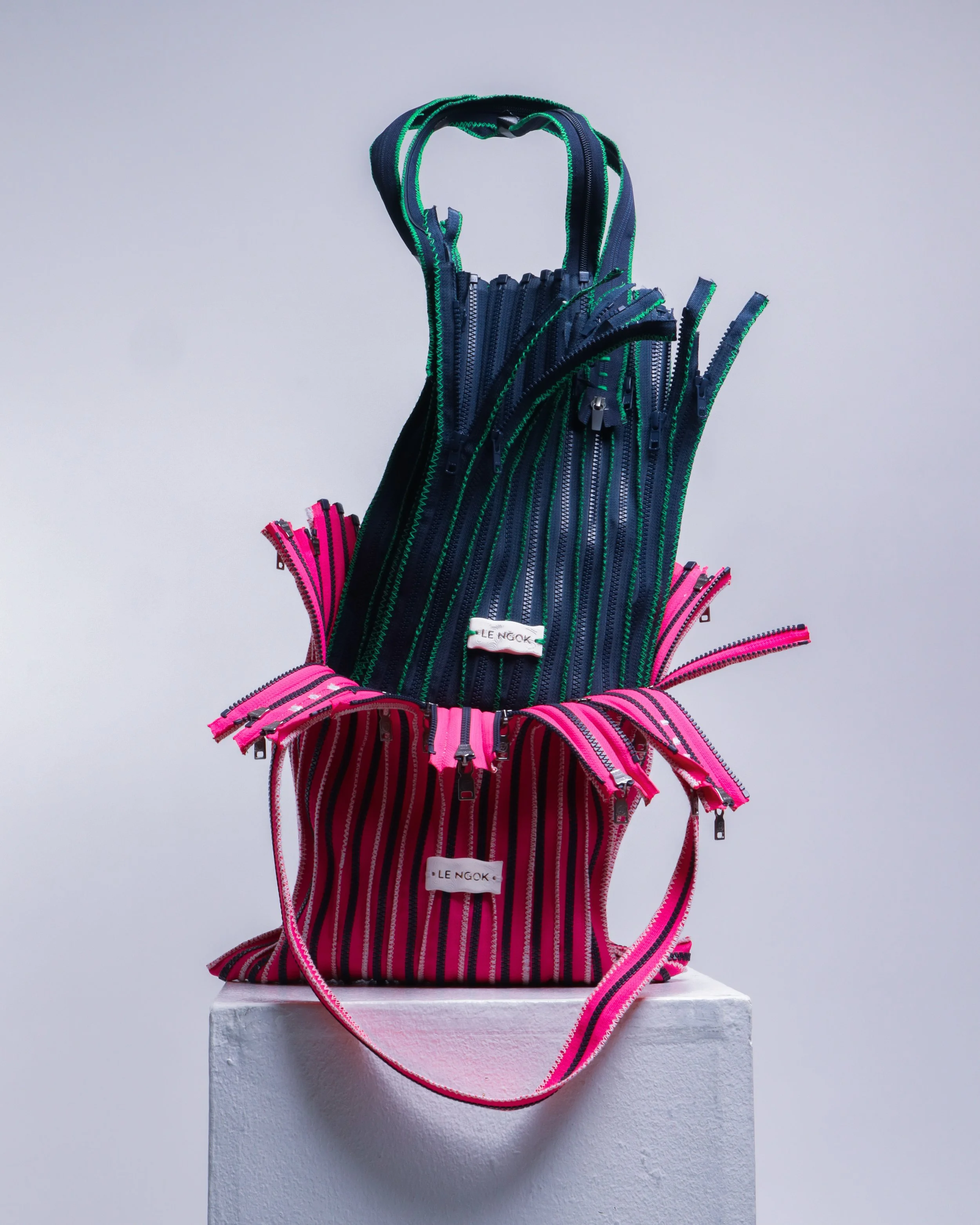 Oneness tote bag. Image courtesy of LE NGOK.