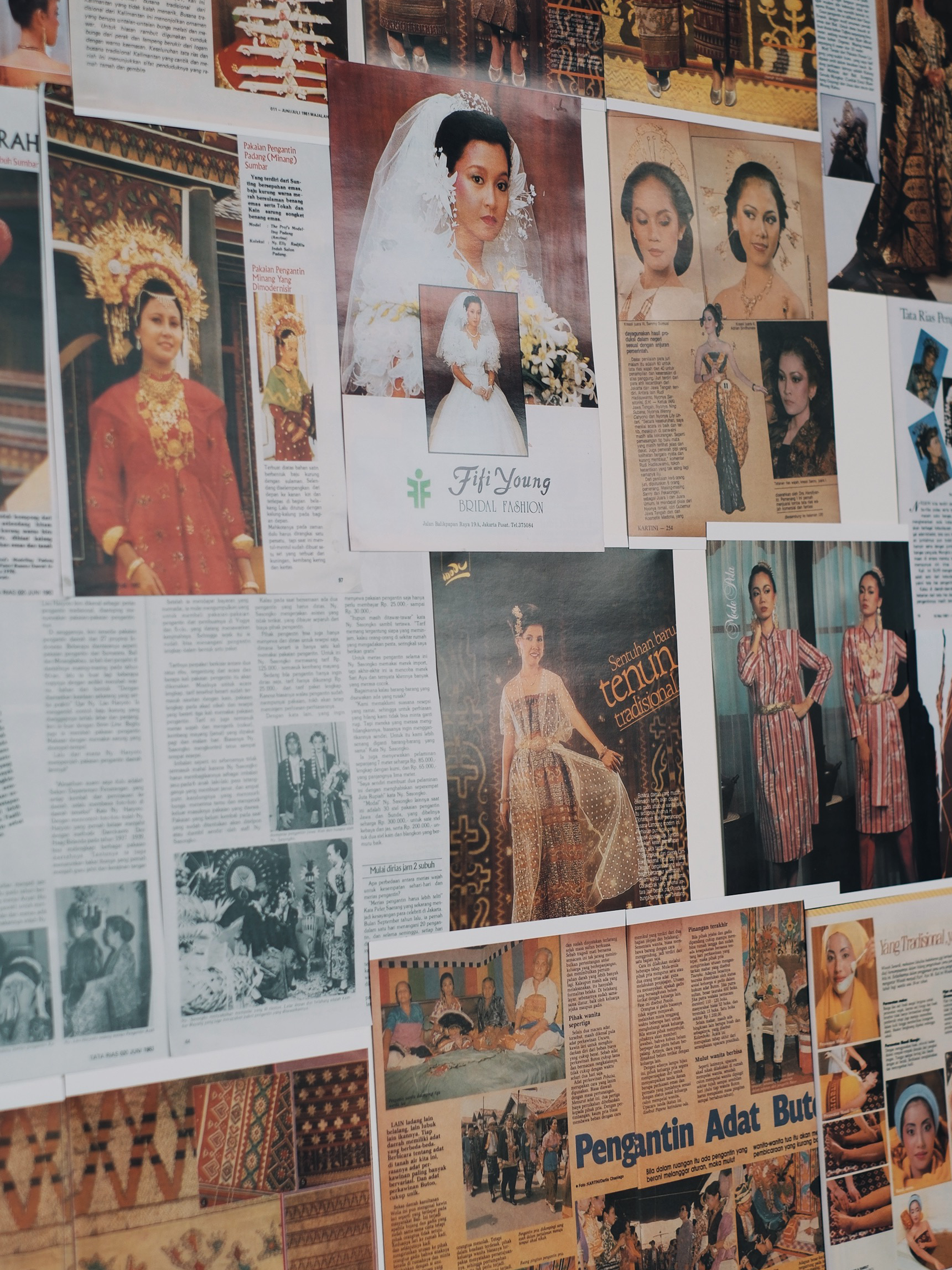 Exhibition views of HYAS: Makeup Through the Ages. Images courtesy of HYAS.