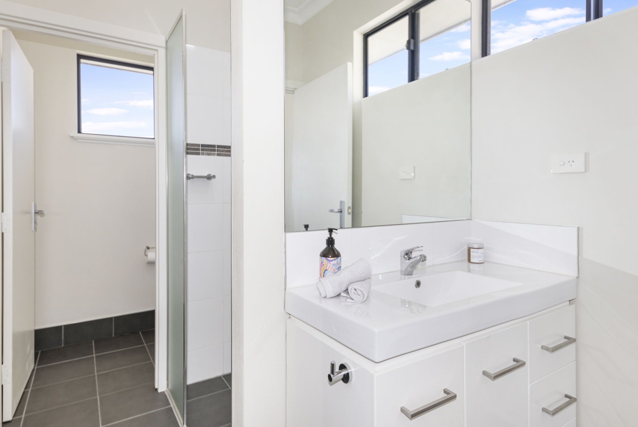 26-web-or-mls-90-layman-rd.jpg
