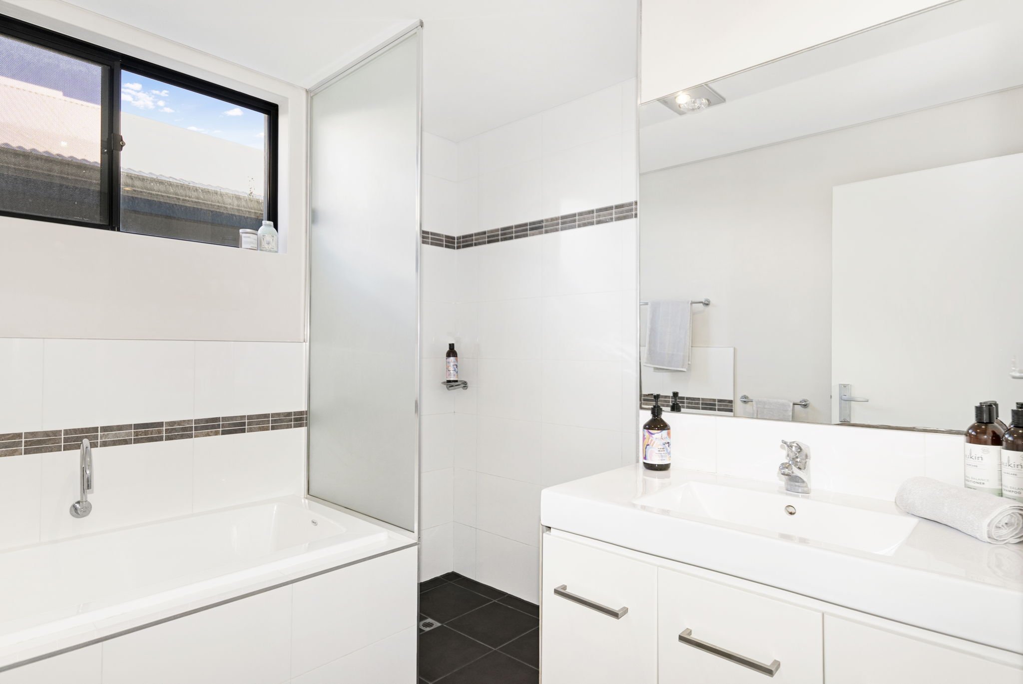 22-web-or-mls-90-layman-rd.jpg