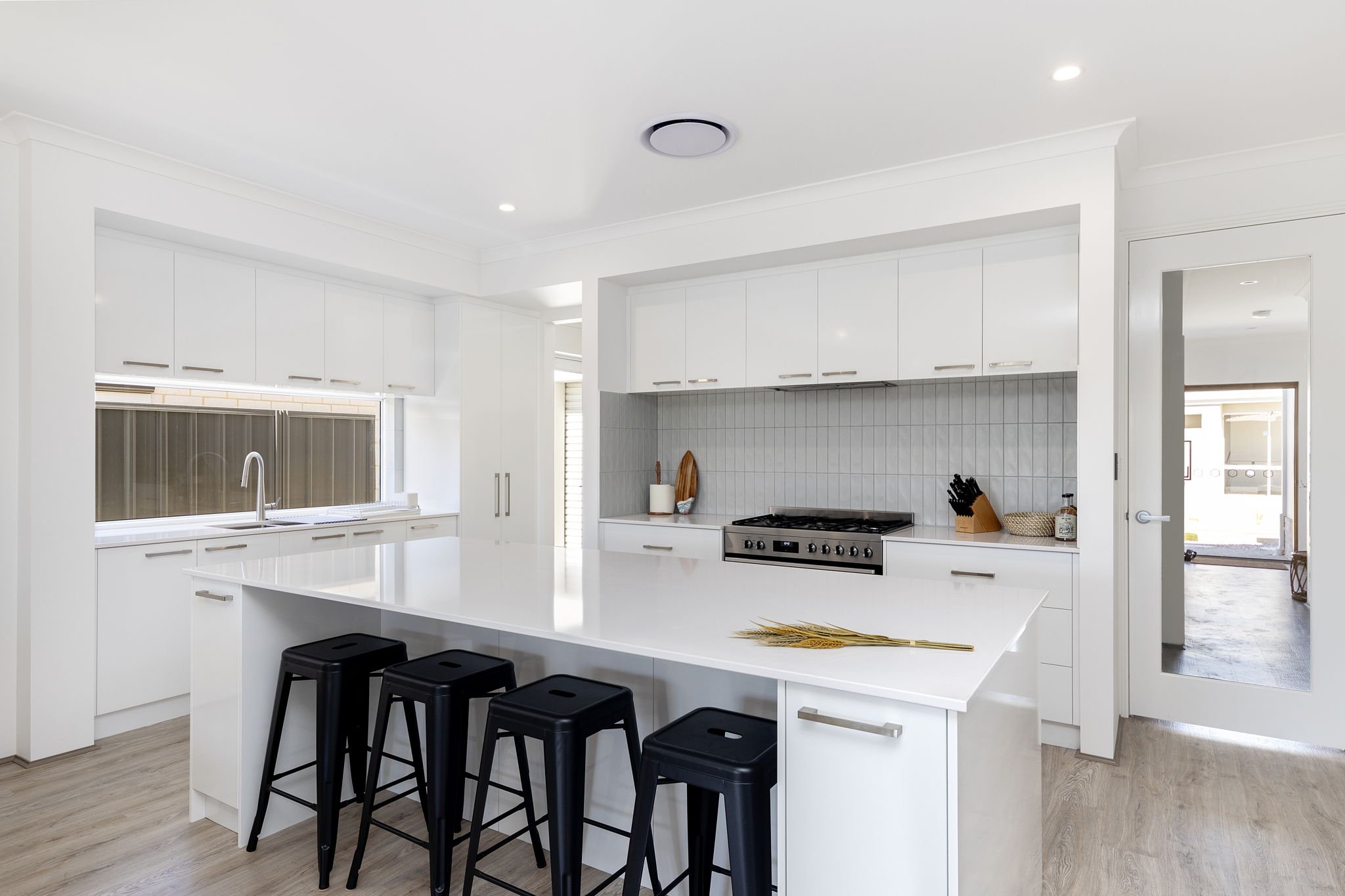 9-web-or-mls-36-hayling-wy.jpg