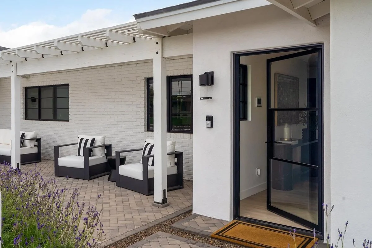 Indoor–Outdoor Flow in Phoenix: Designing for Multi-Slide Doors, Patios, and Everyday Living