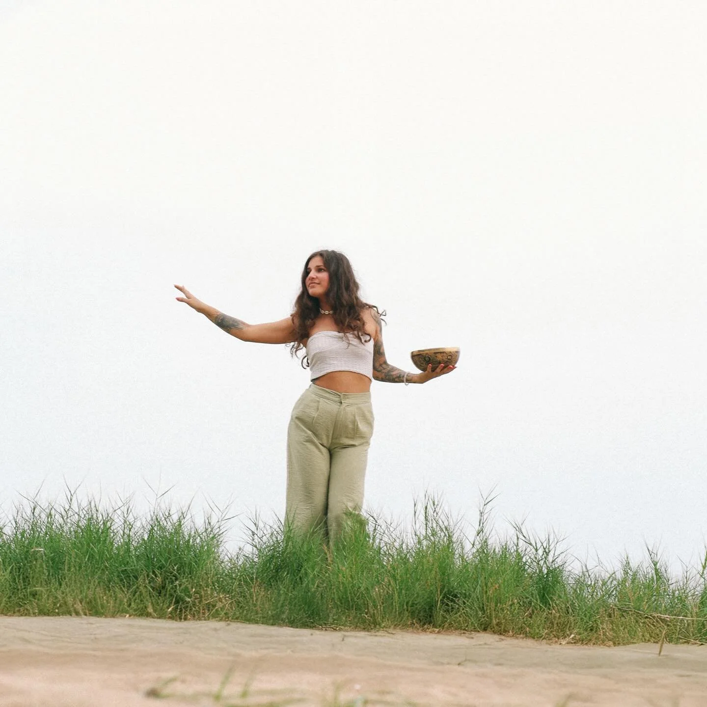 She is fearless. She is magical. She remembers who she is 🧚🏻&zwj;♀️
 
Raus aus dem Kopf, rein in den K&ouml;rper. 
Bewegen. Und alle Emotionen durch mich hindurchflie&szlig;en lassen. Alles f&uuml;hlen! 

Kennst du das auch, dass der Alltag so schn