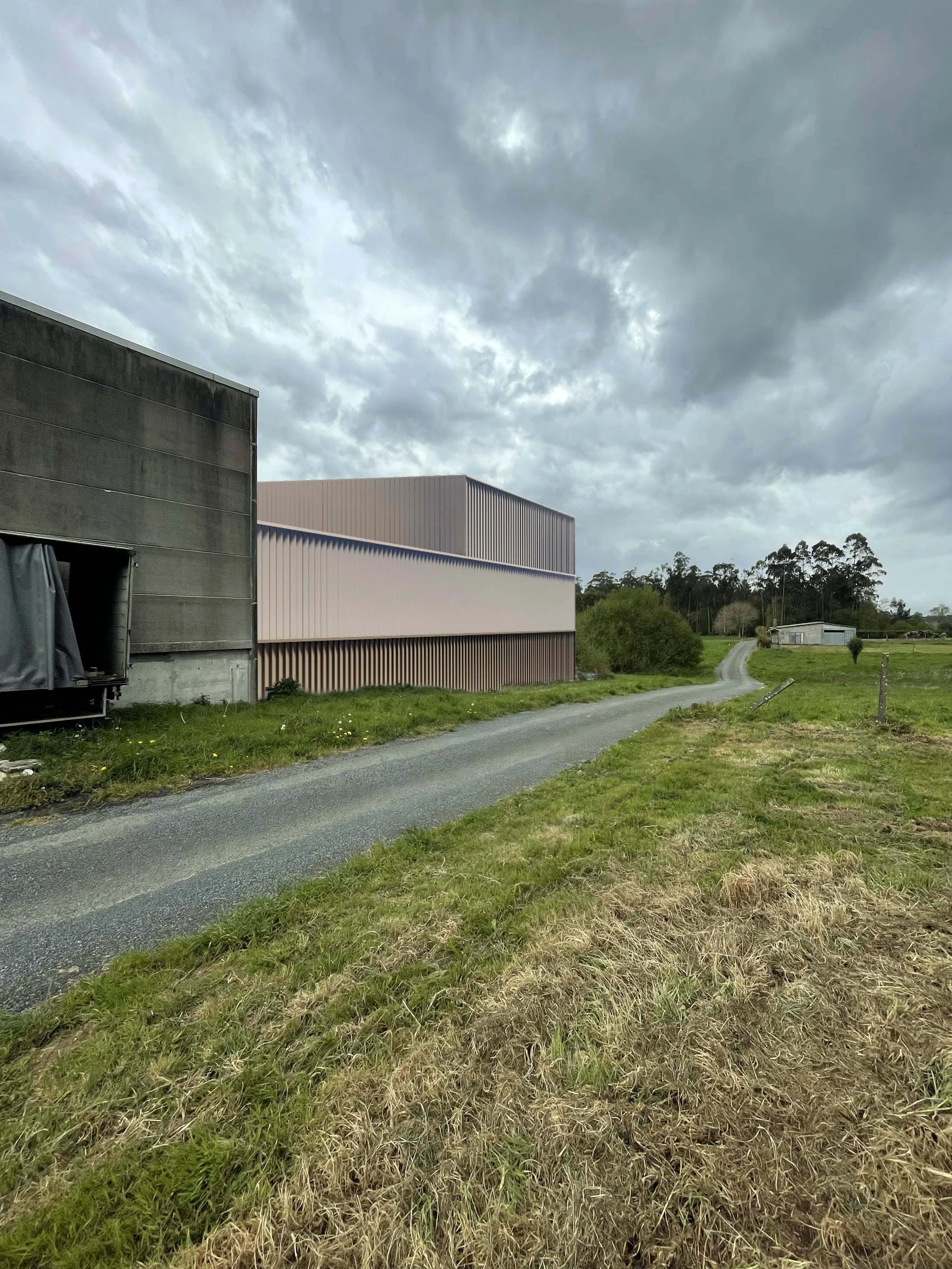 Extension and new build warehouse in Galicia