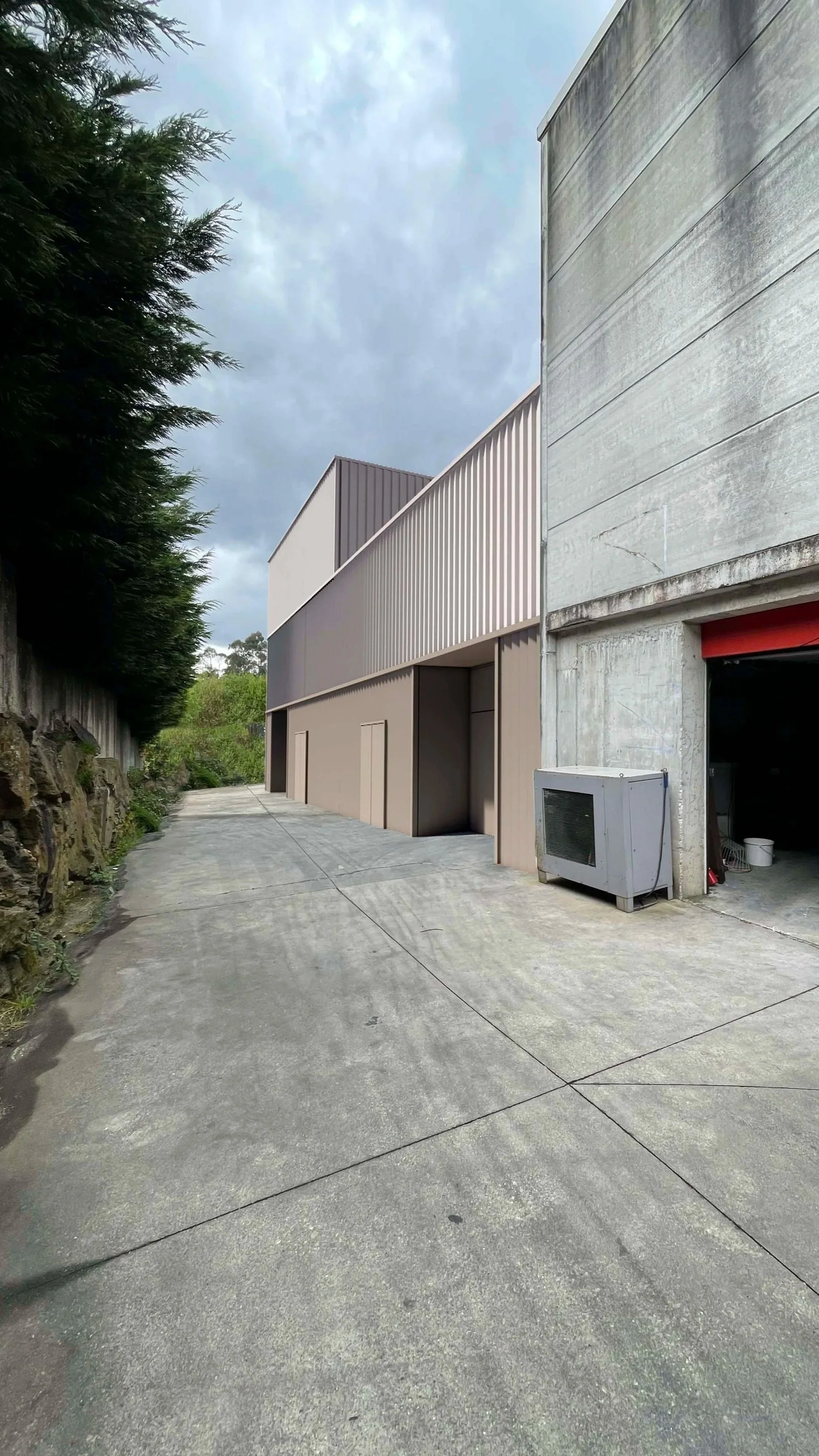 Connection of the new build to existing building