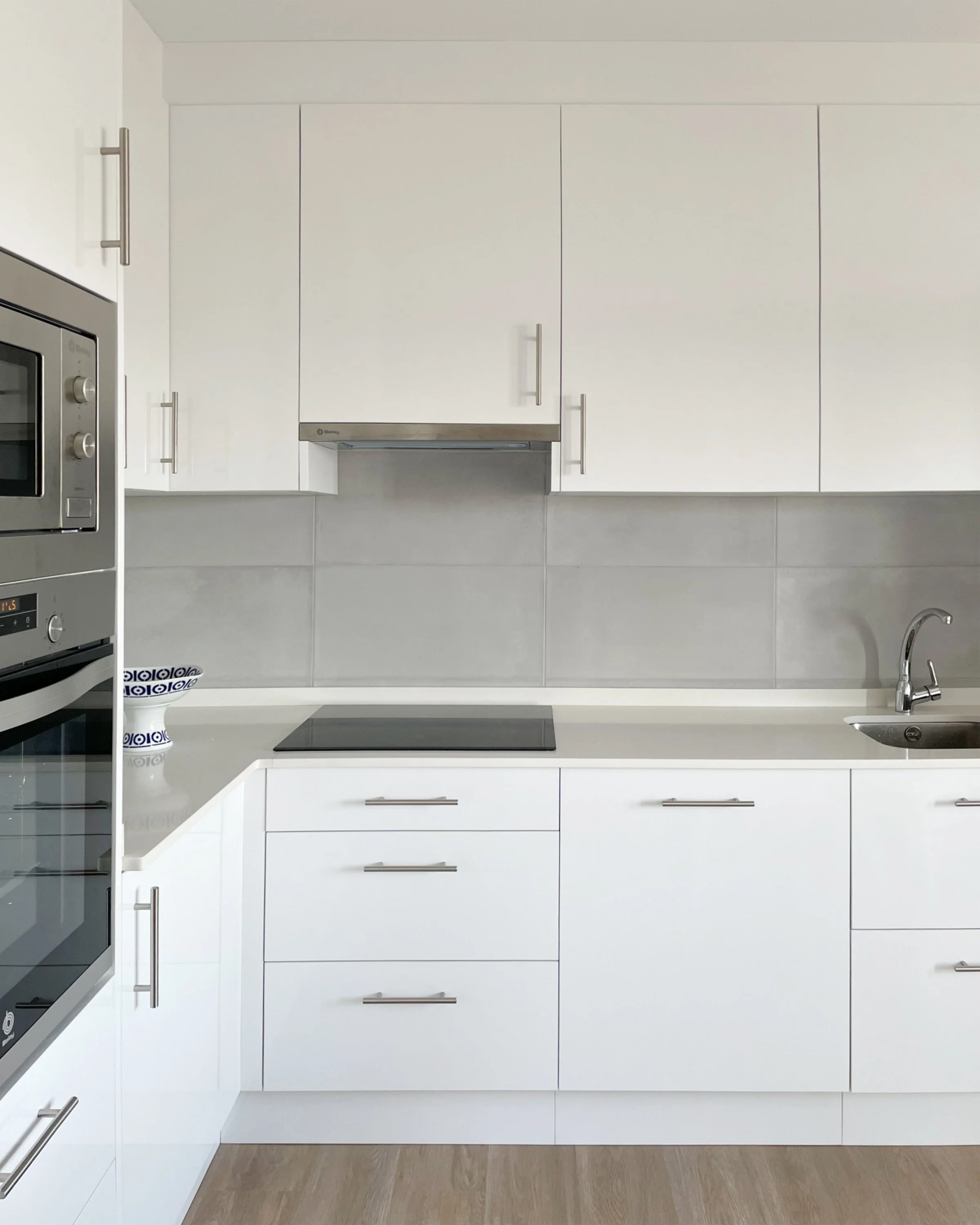 New white kitchen with balay appliances flat refurbishment San Cirprian Galicia