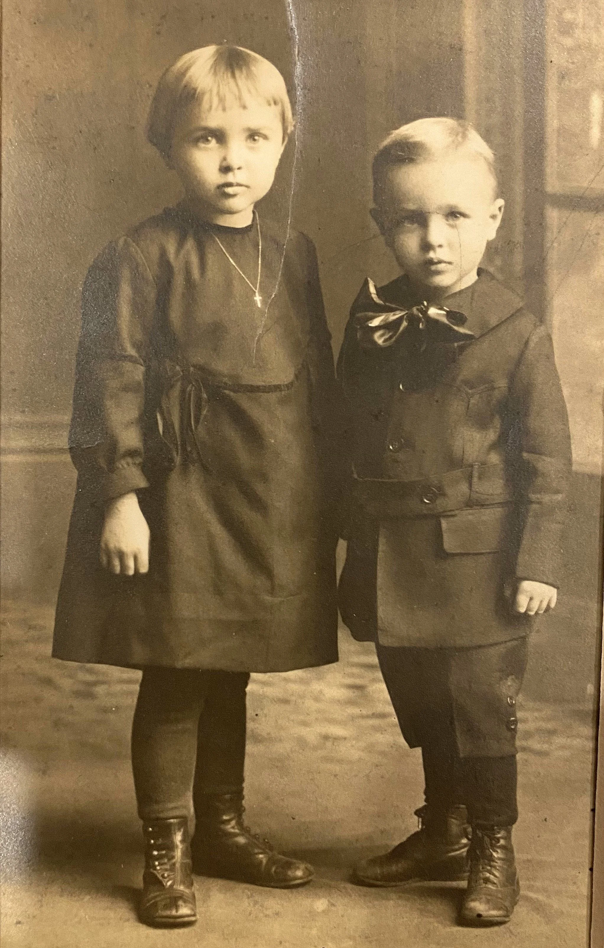 Bernice Kirley with her little brother Tom Kirley. Bernice died of influenza at age 10