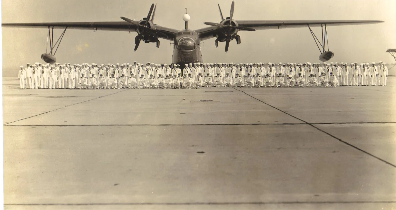 Large_plane_and_crews.jpg