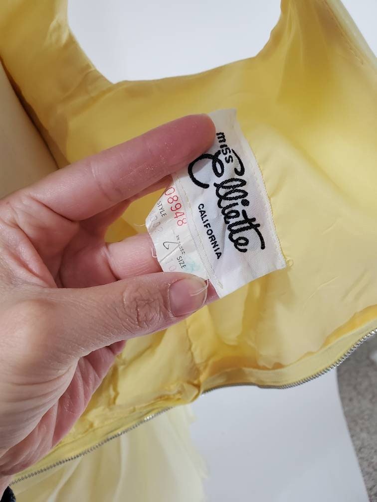 https://i.etsystatic.com/16790938/r/il/aa662e/3774585356/il_fullxfull.3774585356_t05m.jpg
