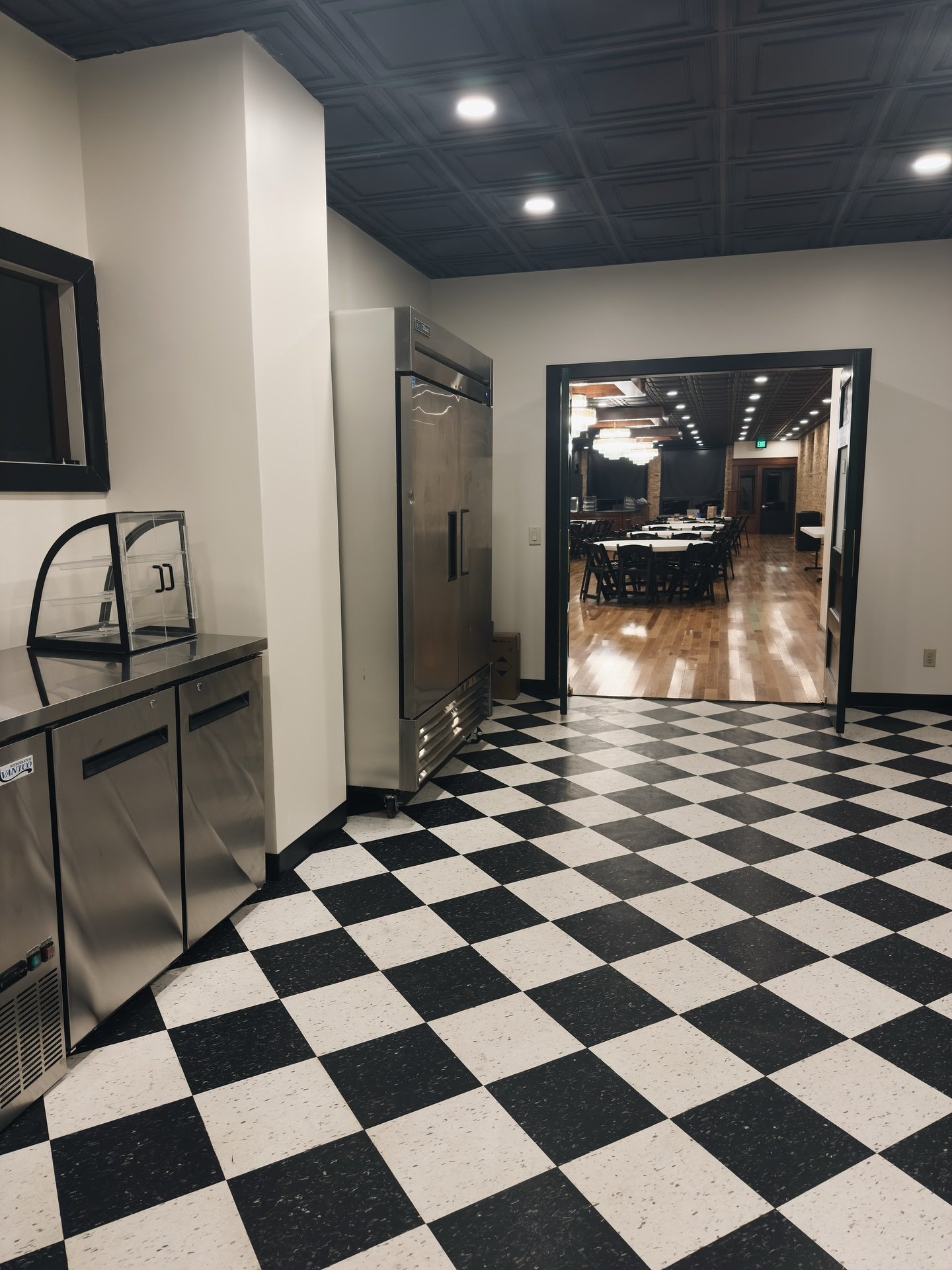 Late nights at @theinkwell_rockville planning and prepping for this fall. Still feels like a dream to be in here. 🖤 @chelsy_davies 

#theinkwellrockville #parkecounty #parkecountyindiana #parkecounty #parkecountycoveredbridgefestival