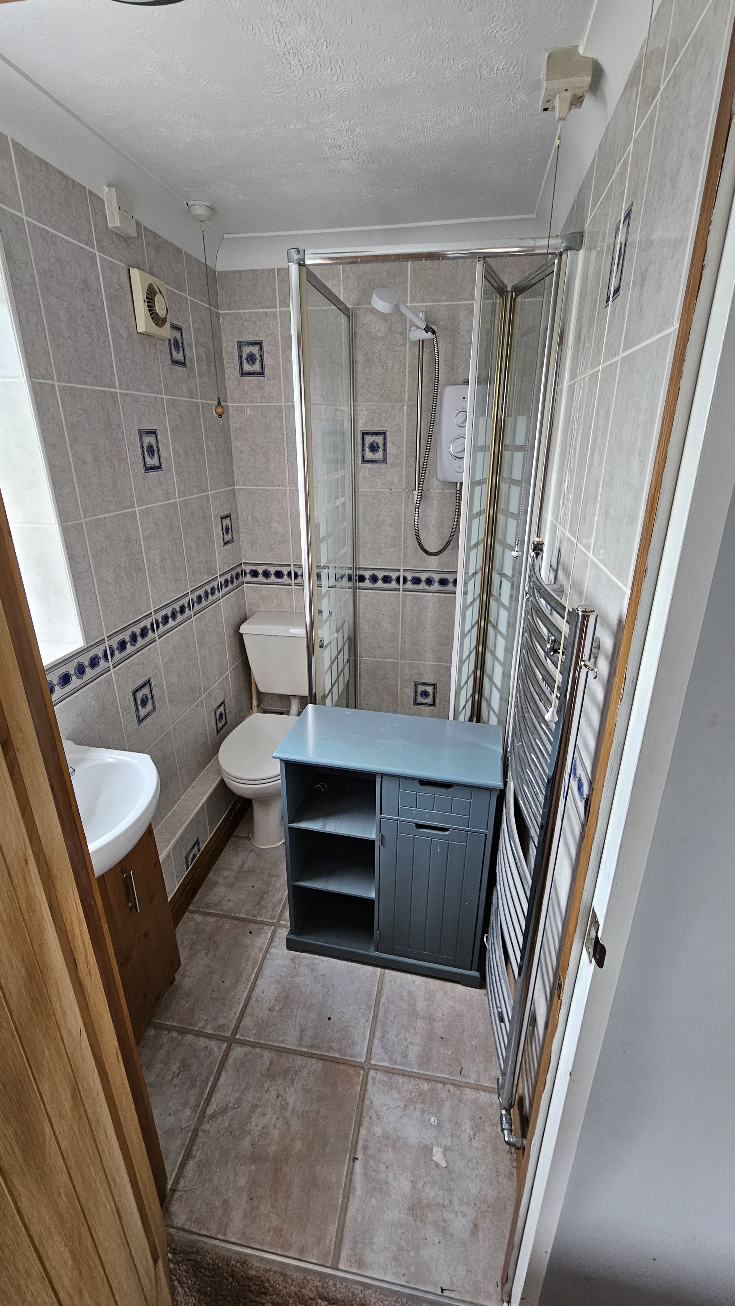 The original ensuite which was too small and poorly laid out