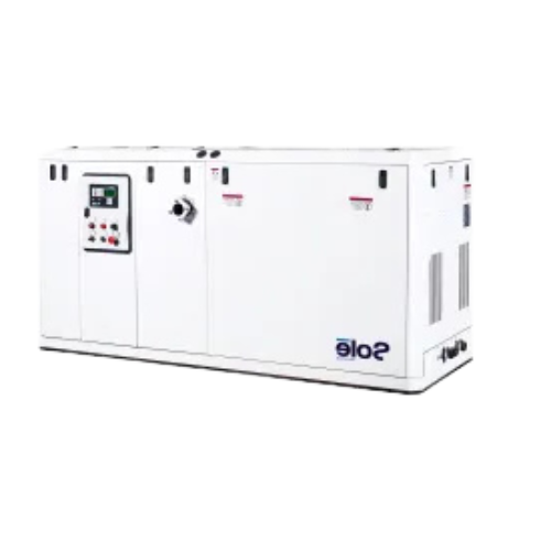 Sistema de control industrial grande, blanco, con paneles y botones.