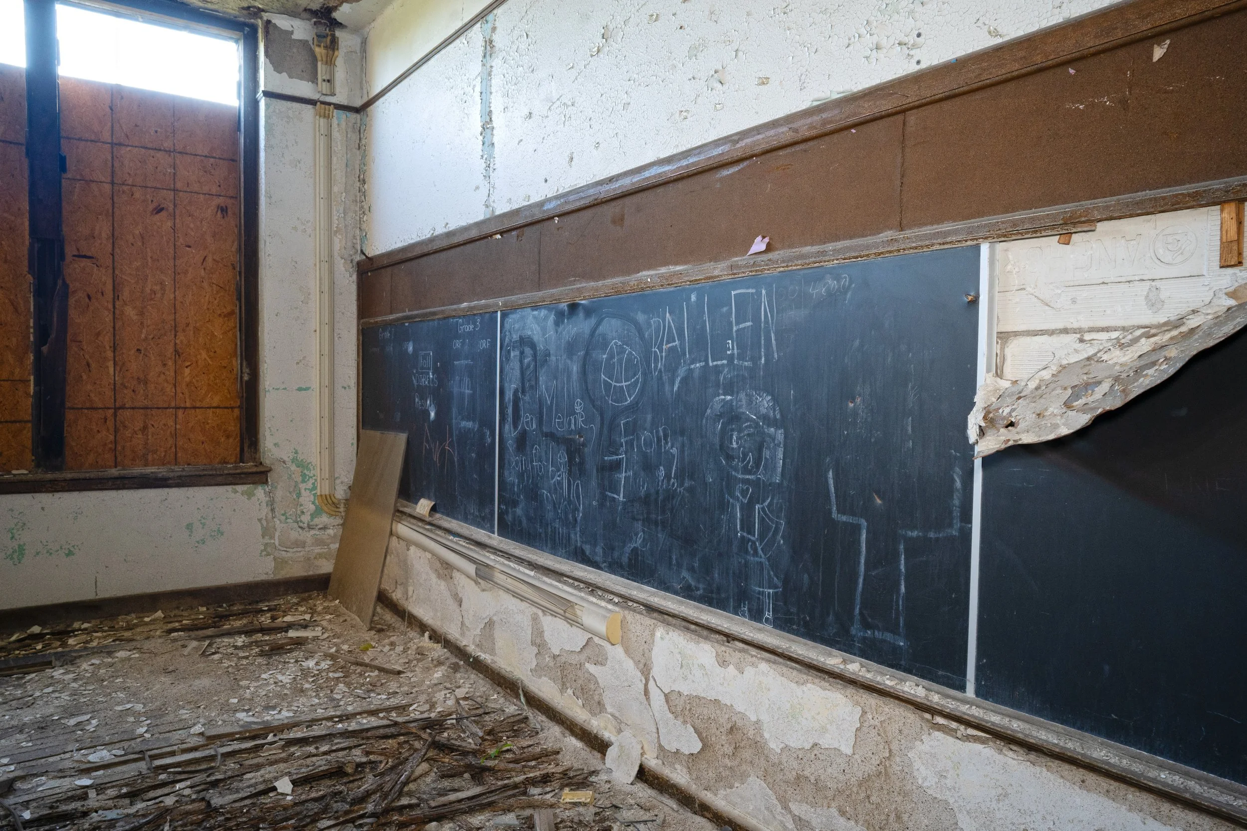 Same board with the other board ingrained with Grade 3