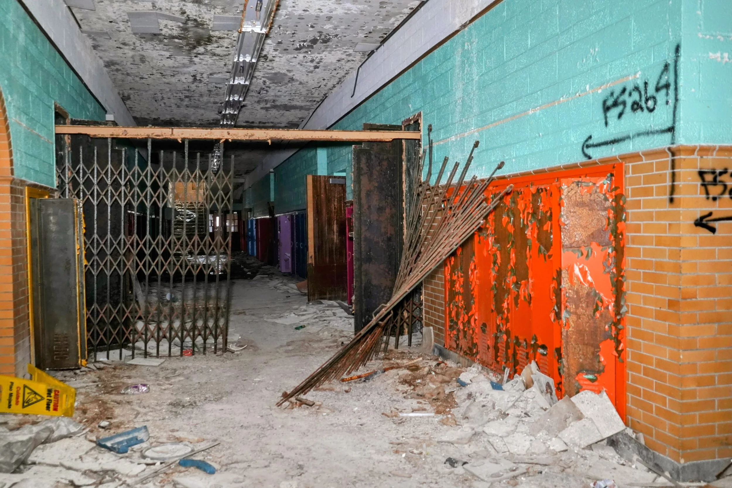 Many elements of wall paint on the first floor remain very much intact