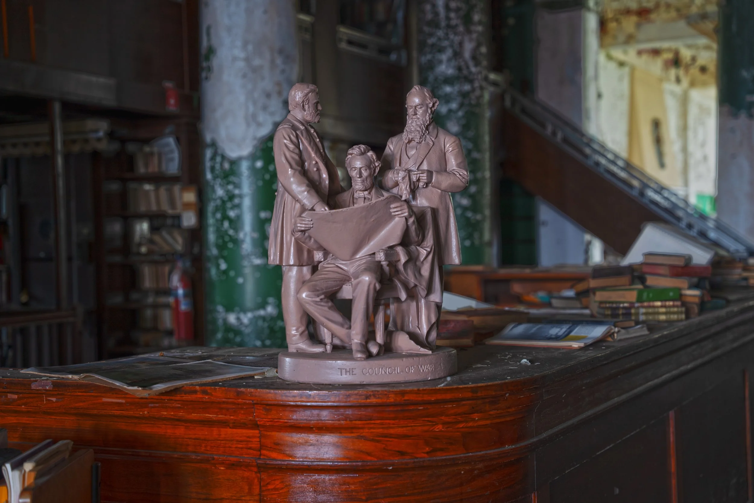 Presidential figures on the main desk 