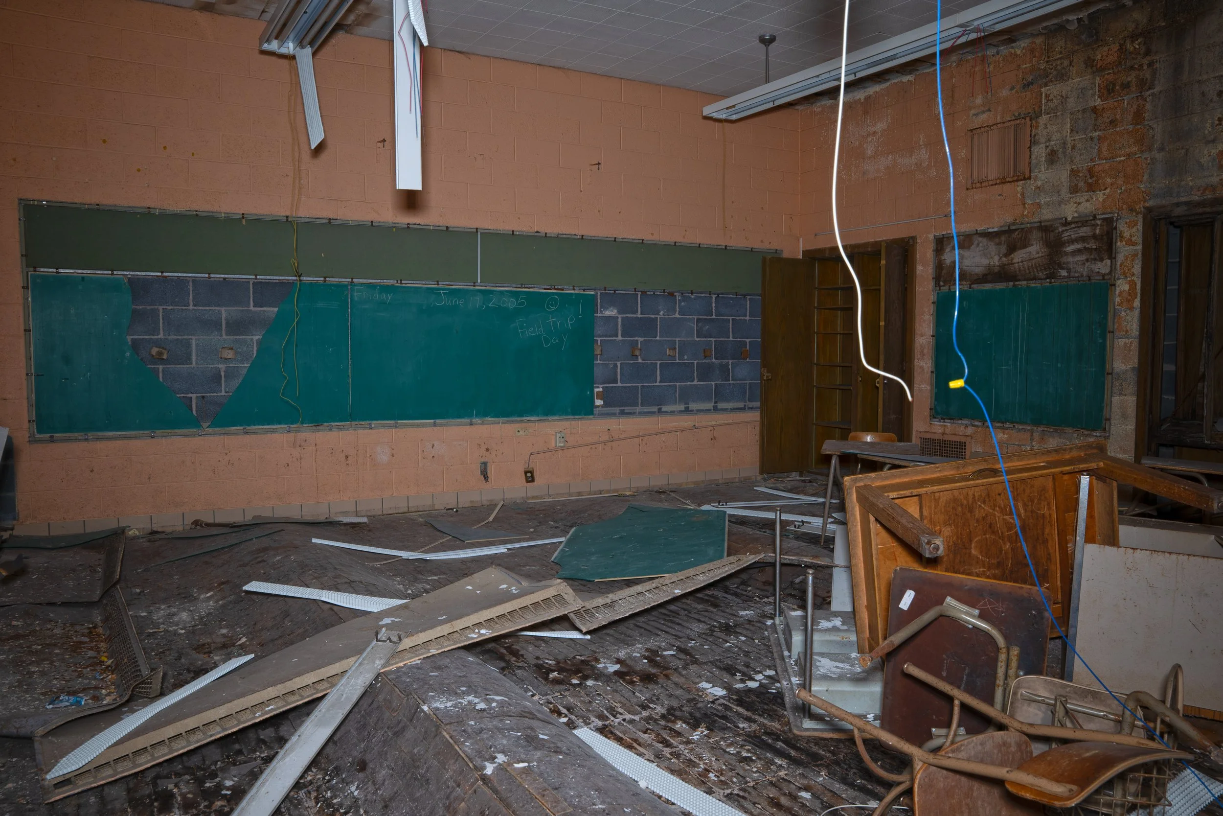 2nd floor classroom (Note the writing on the board, the last day of Detroit Public Schools in 2005 was indeed Friday June 17th, 2005, meaning this was one of the last messages left intact)
