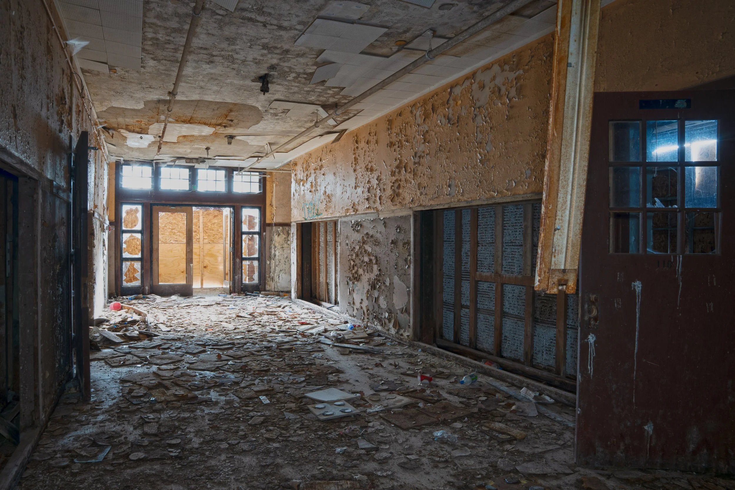 Entrance to the 1925 building with the rest of the hallway in the shot 