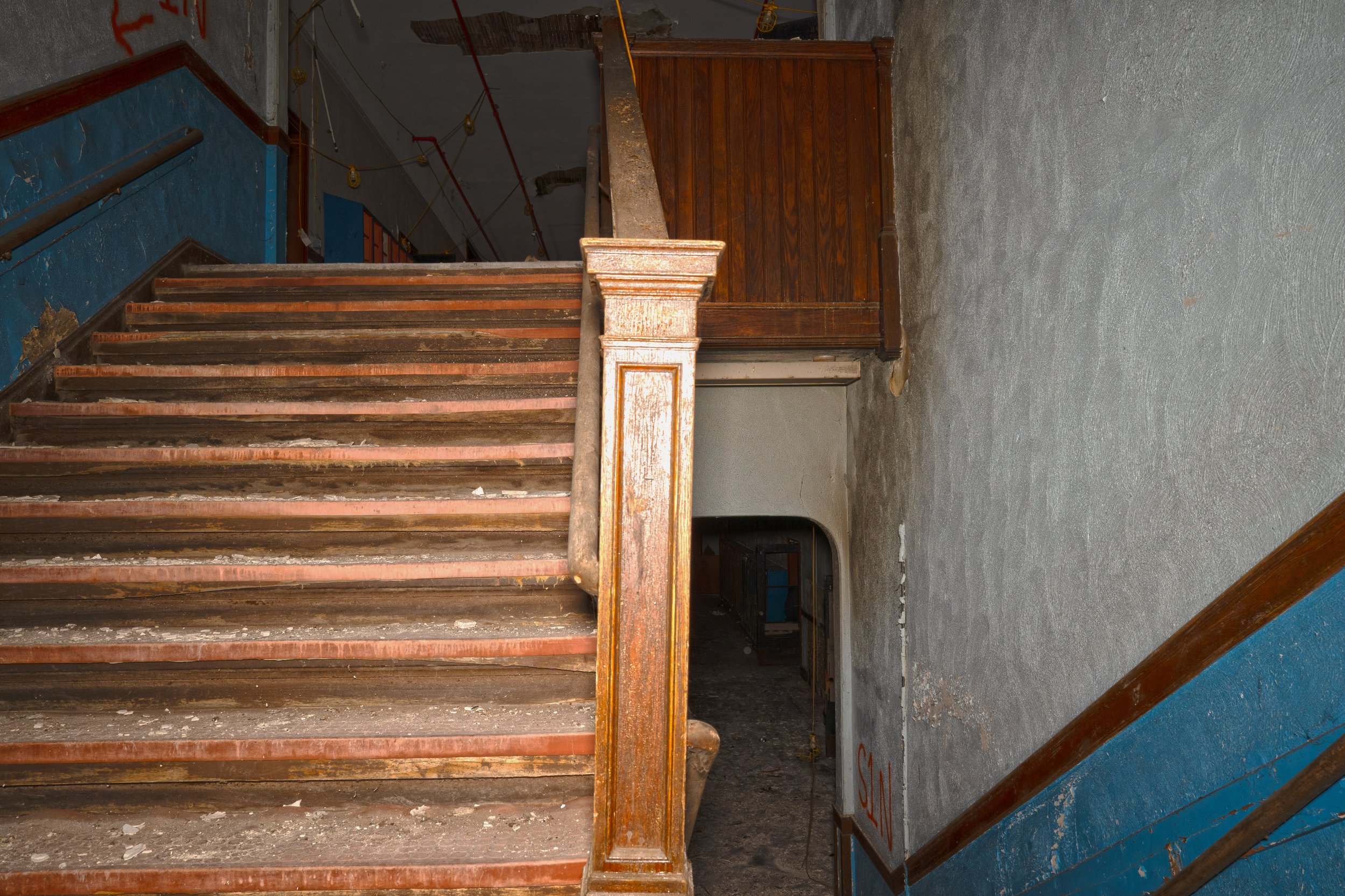 Monieth is interesting as it still features wood railings in the 1905 build 