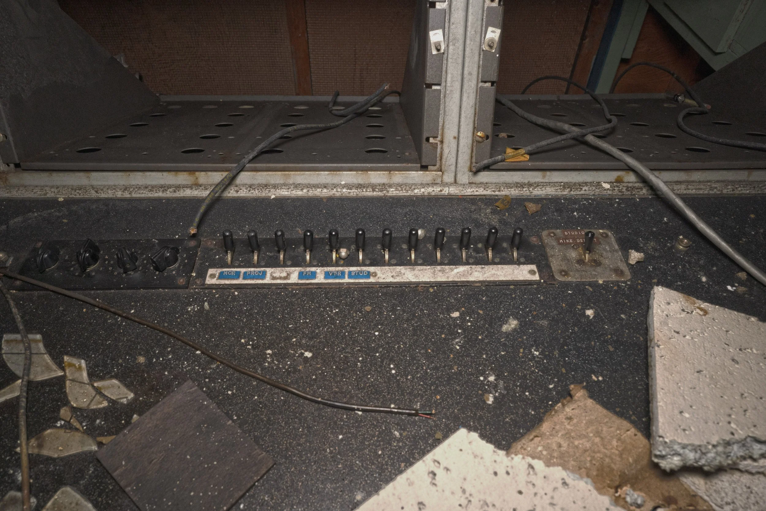 The switches on the booth remain intact and in great working shape