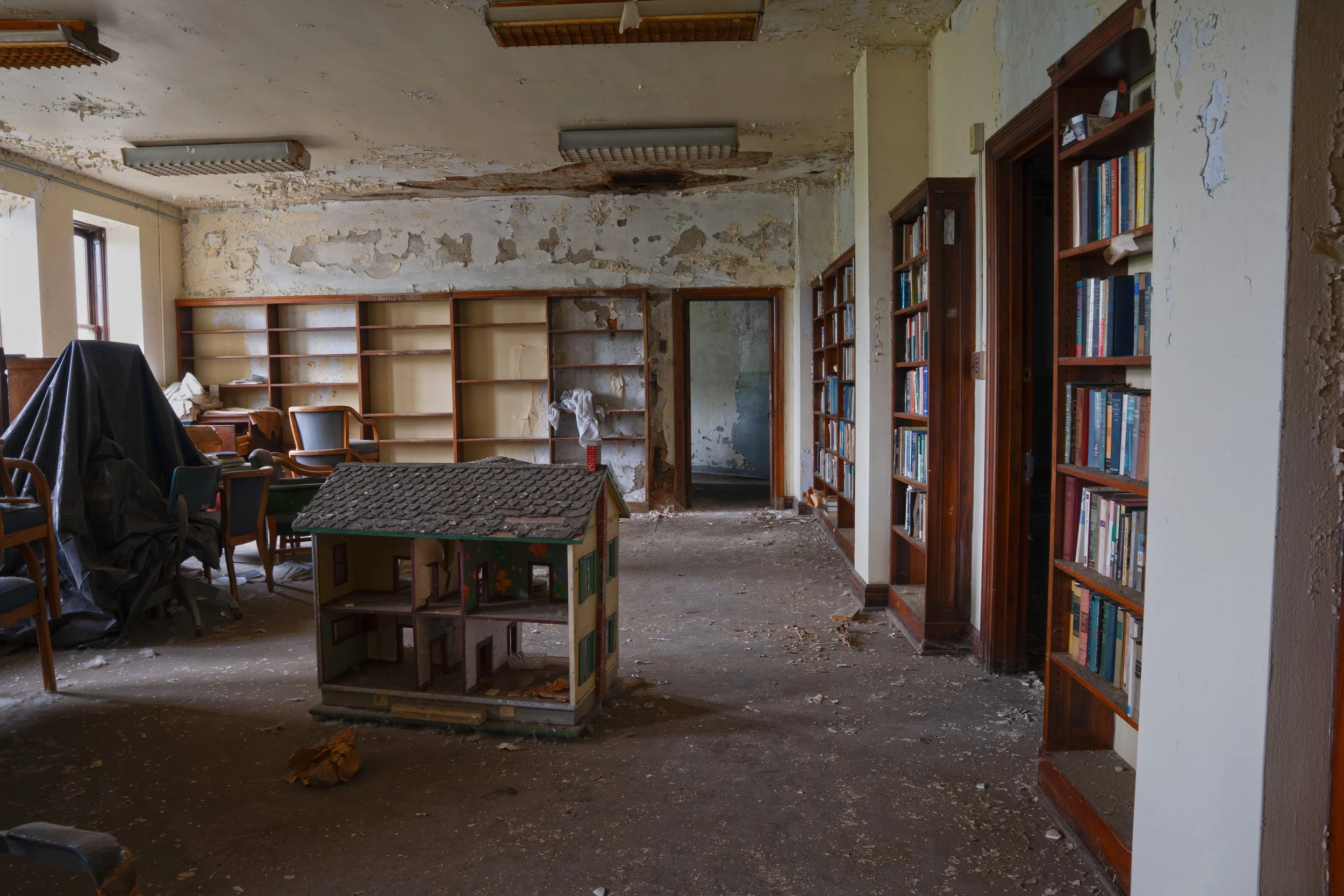 Community room with books on 2nd floor