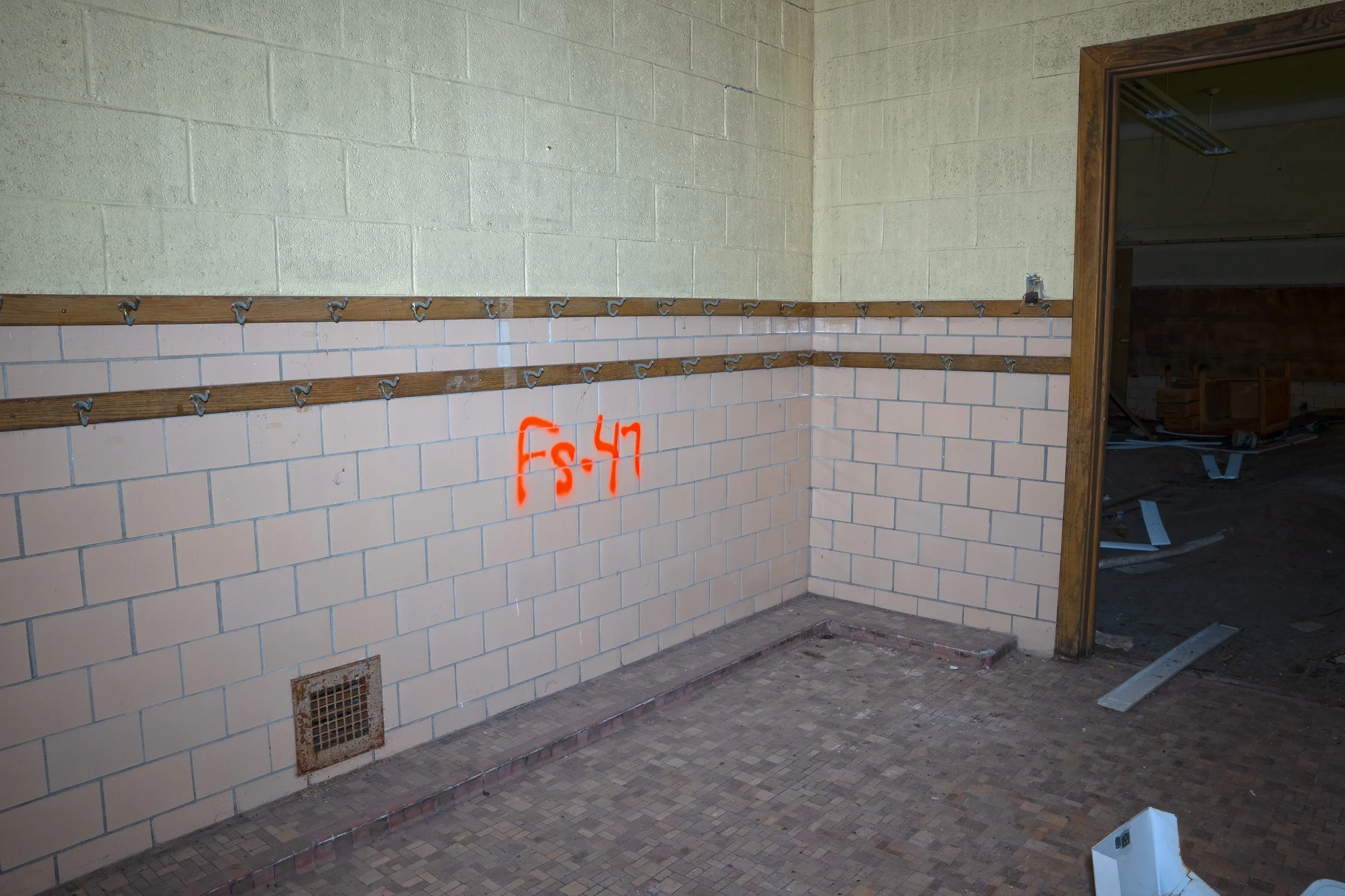Coat room next to kindergarten room