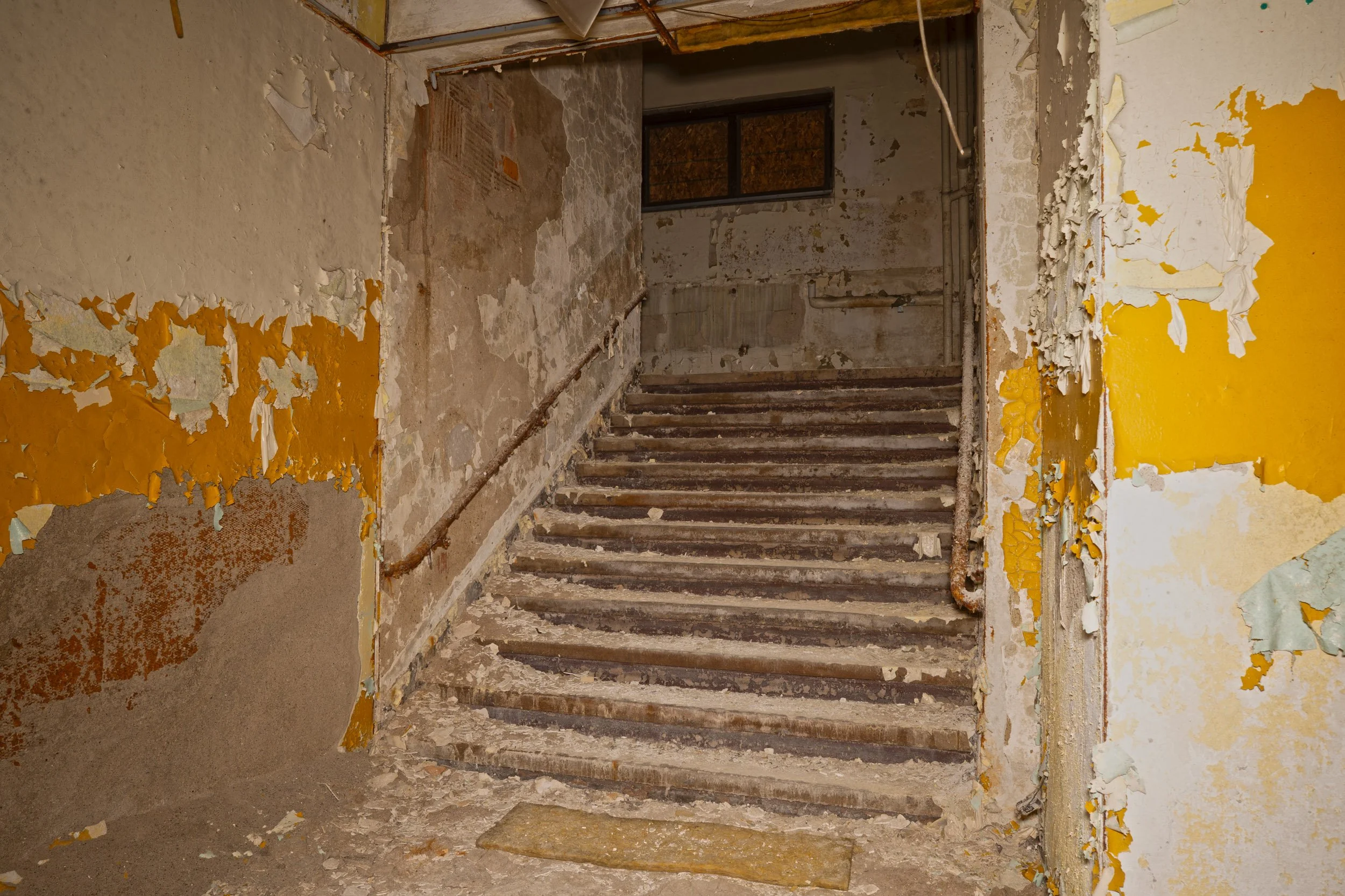staircase leading to 2nd floor