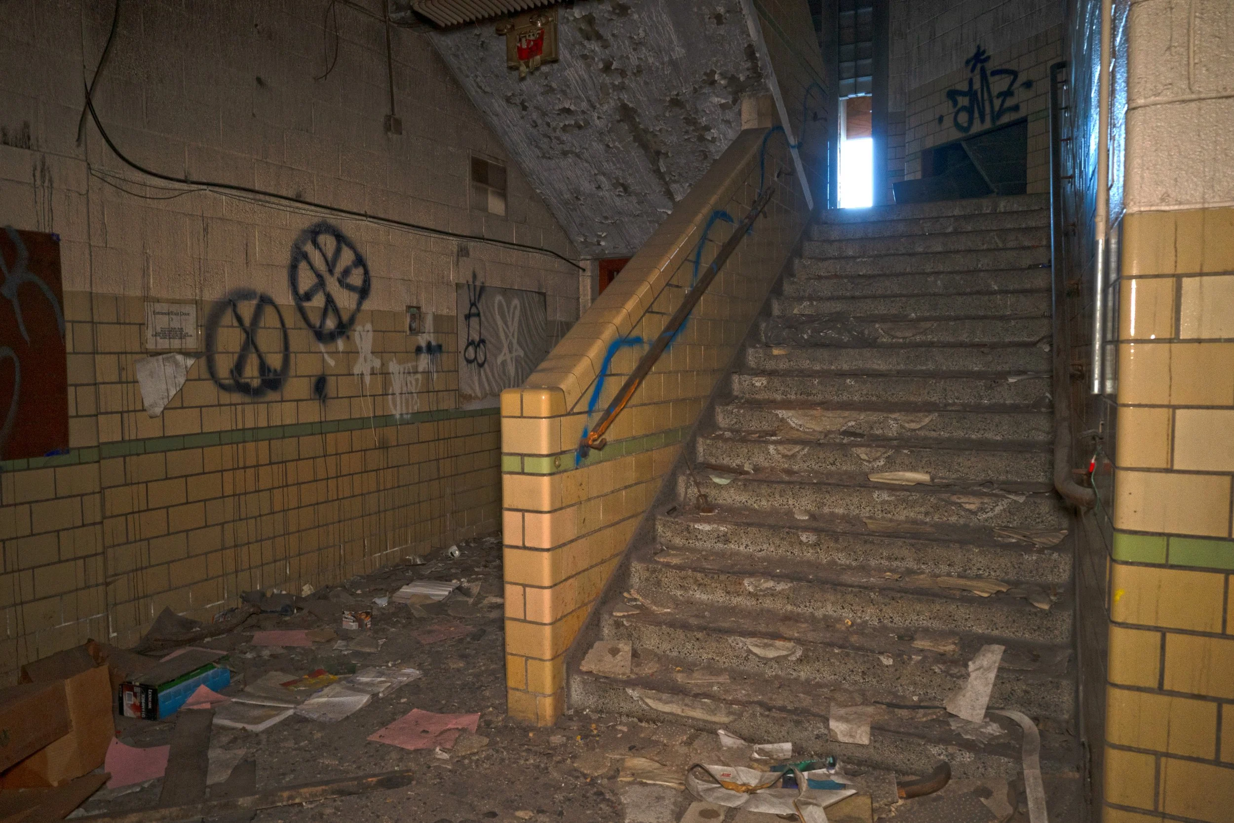1st floor hallway staircase