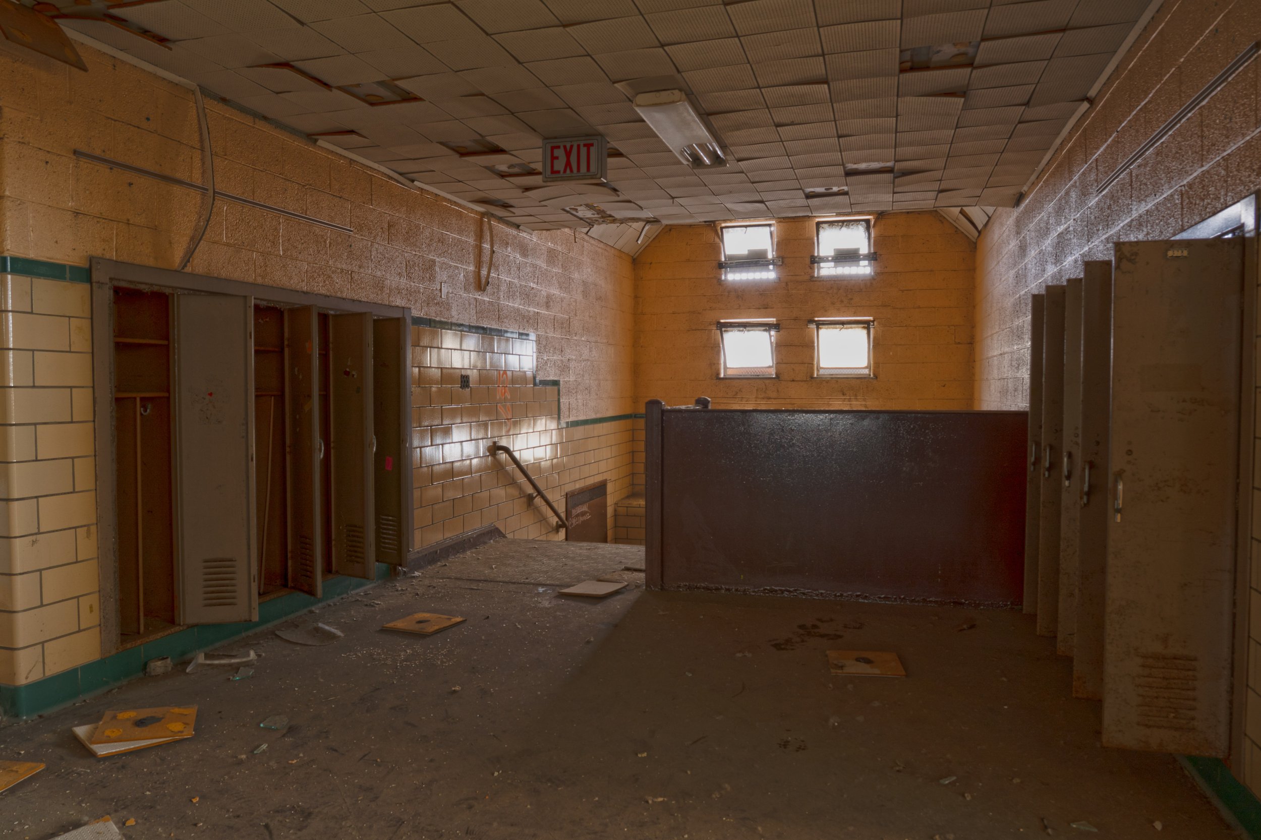 2nd floor hallway looking towards the southern staircase