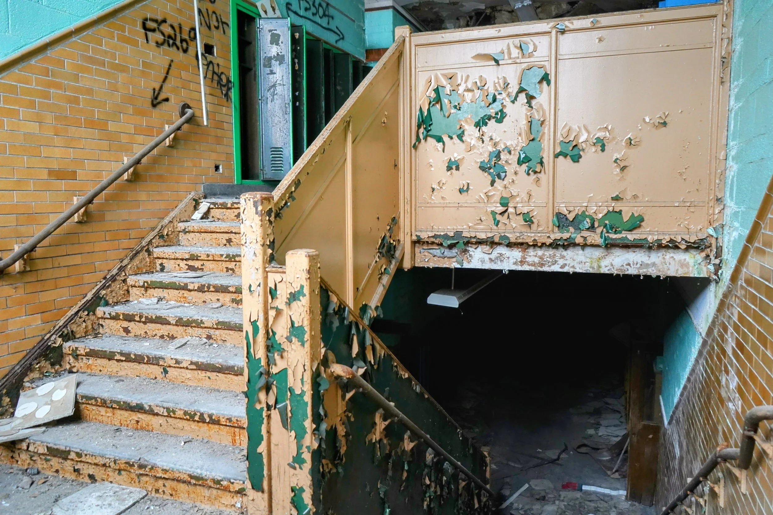 staircase nearest to courtyard