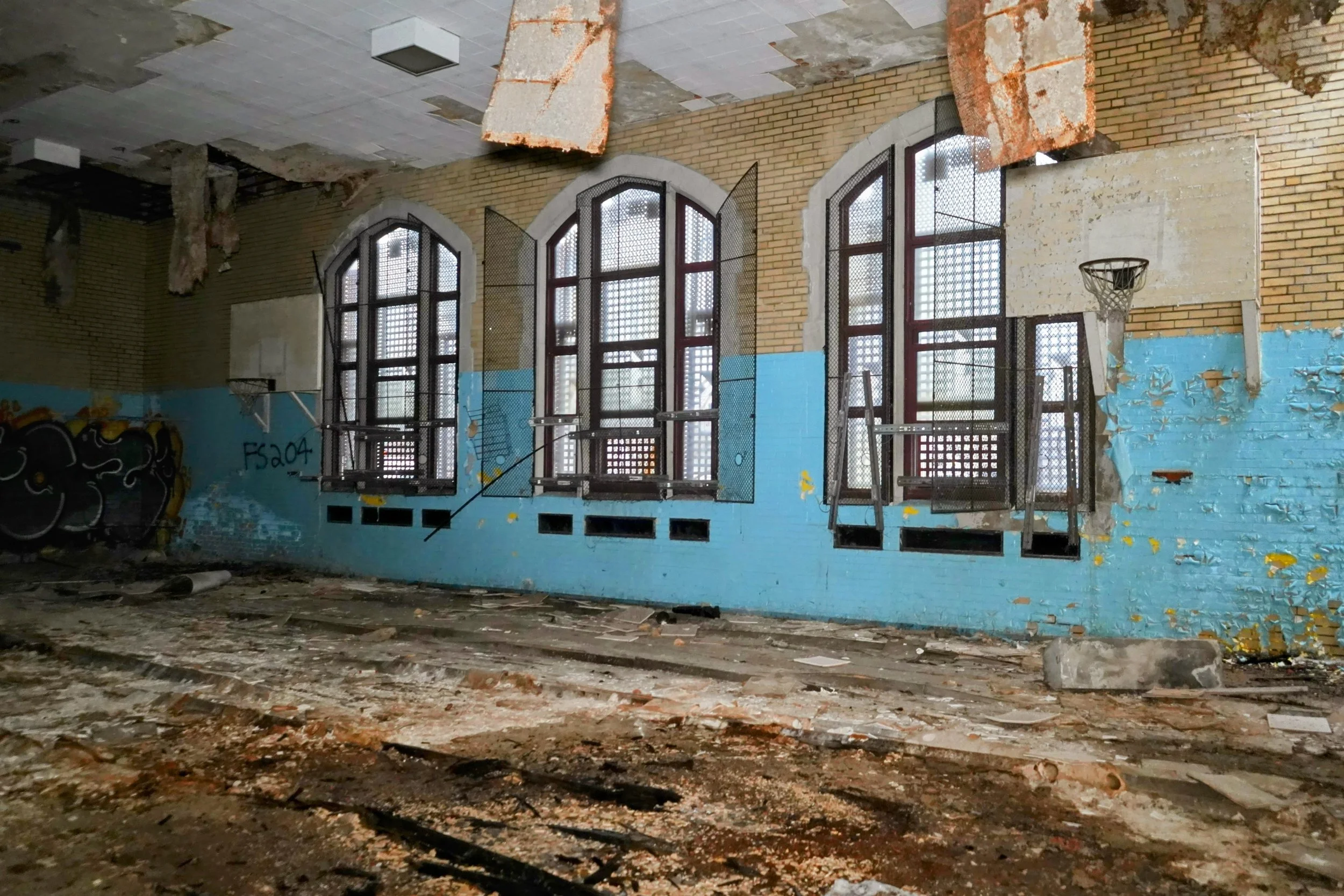 gymnasium shot 3 (like courville elementary the windows of the gym are rounded)
