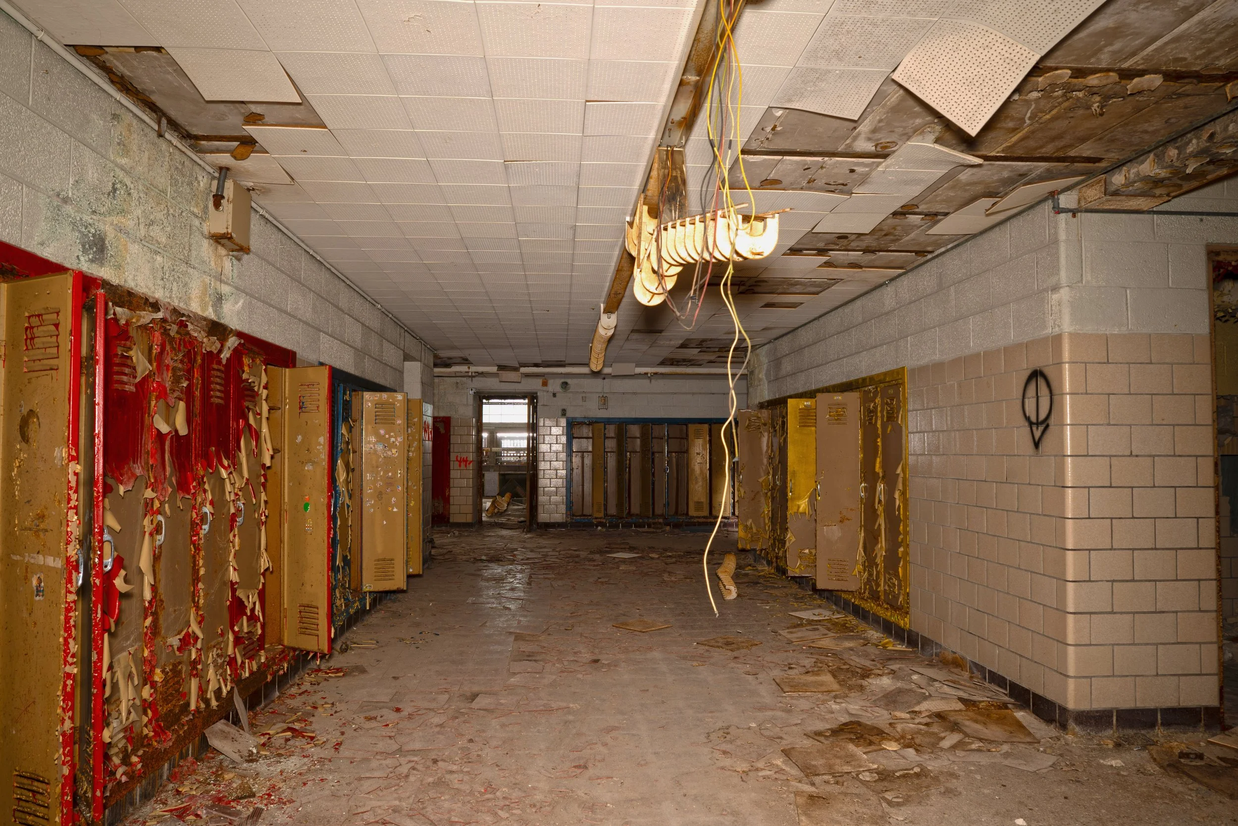 Nearby to original 1924 wing of Detroit Open behind the camera is the opening to the 1924 building, the rest of the school shown was all added in 1954 and 1955 