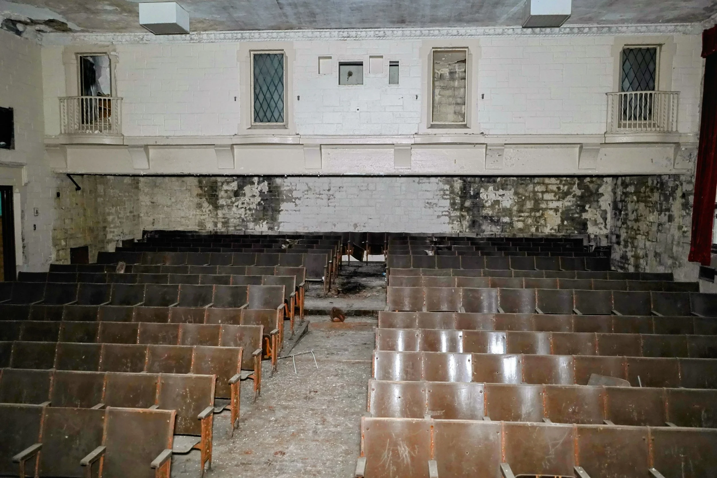 The projection room does not feature any seating on the upper level