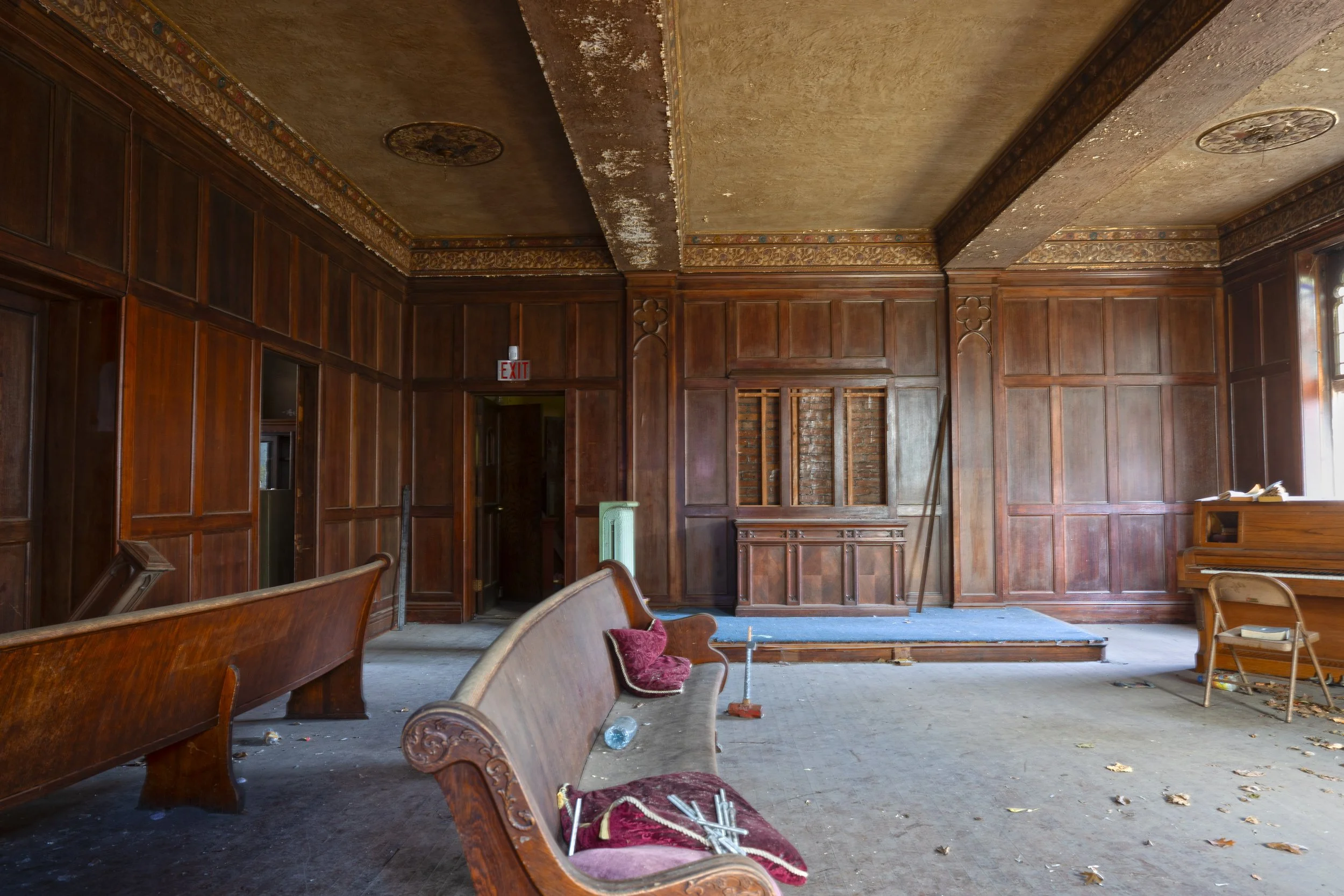 Library or similar space next to Sanctuary 