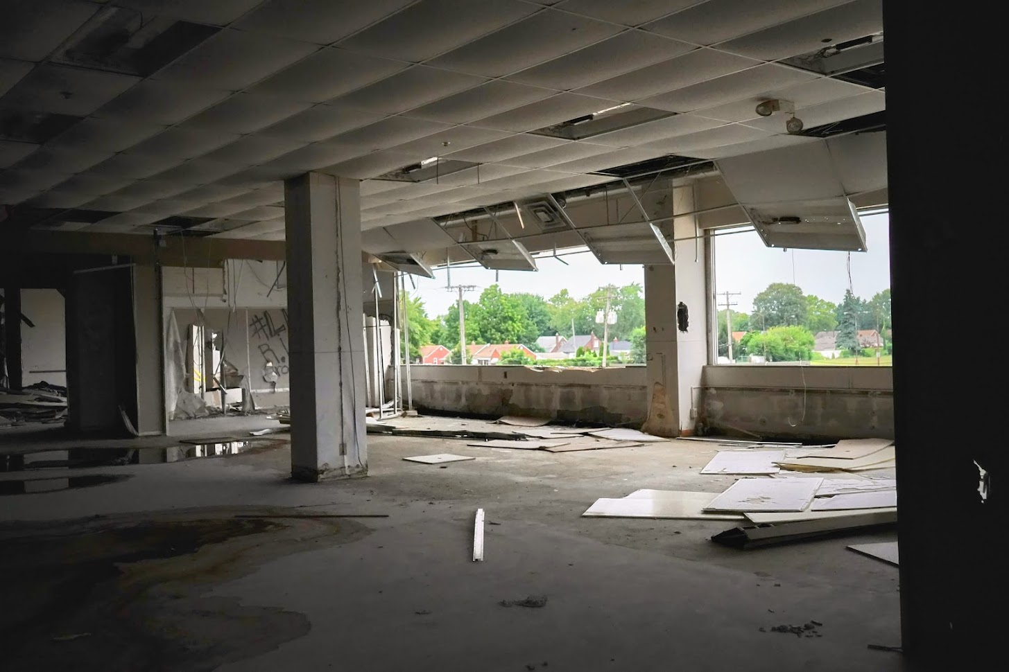 the back section of the 2nd floor facing northwest