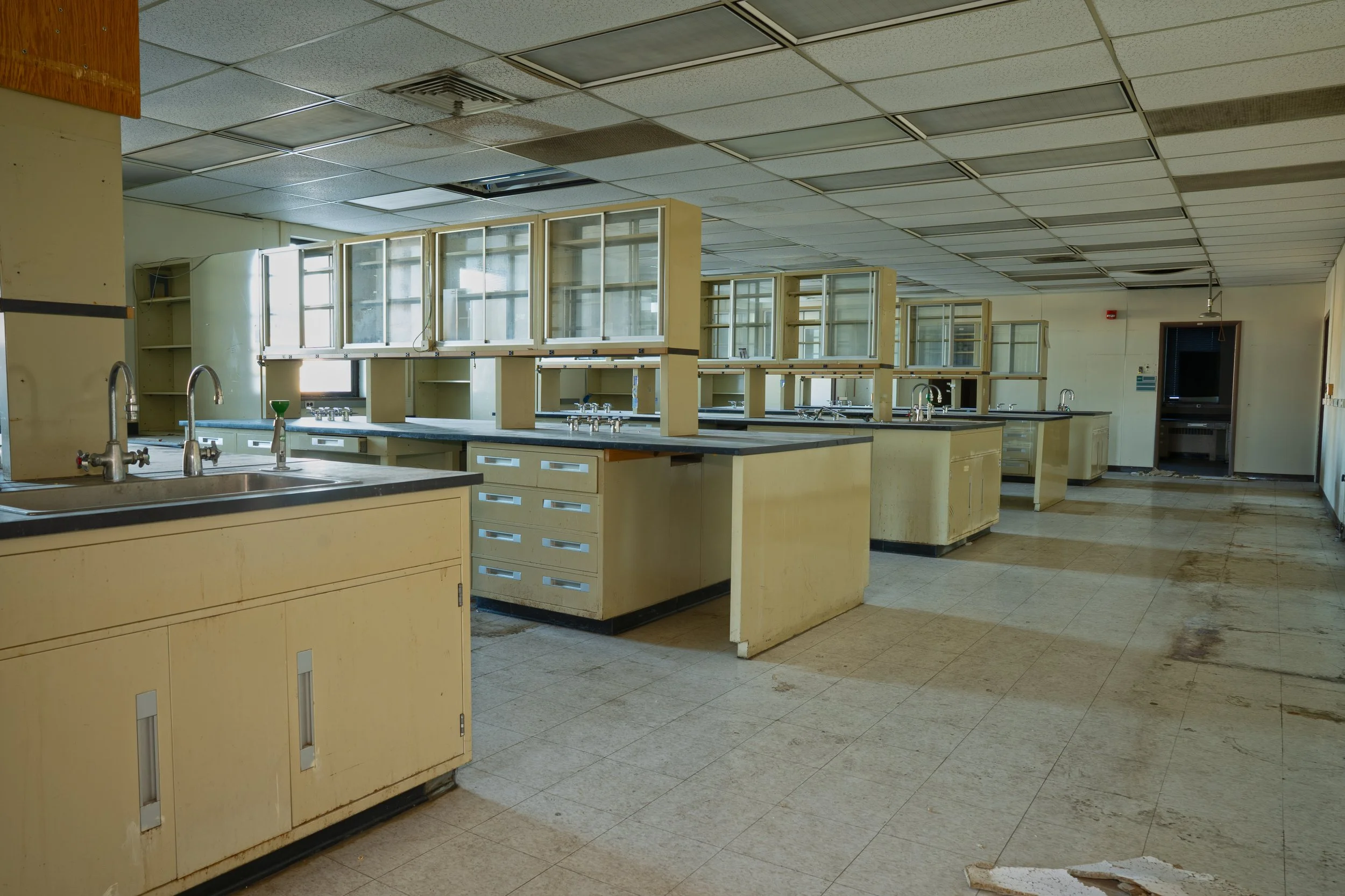 Research lab on 2nd floor (This lab is probably the largest in the full building) 