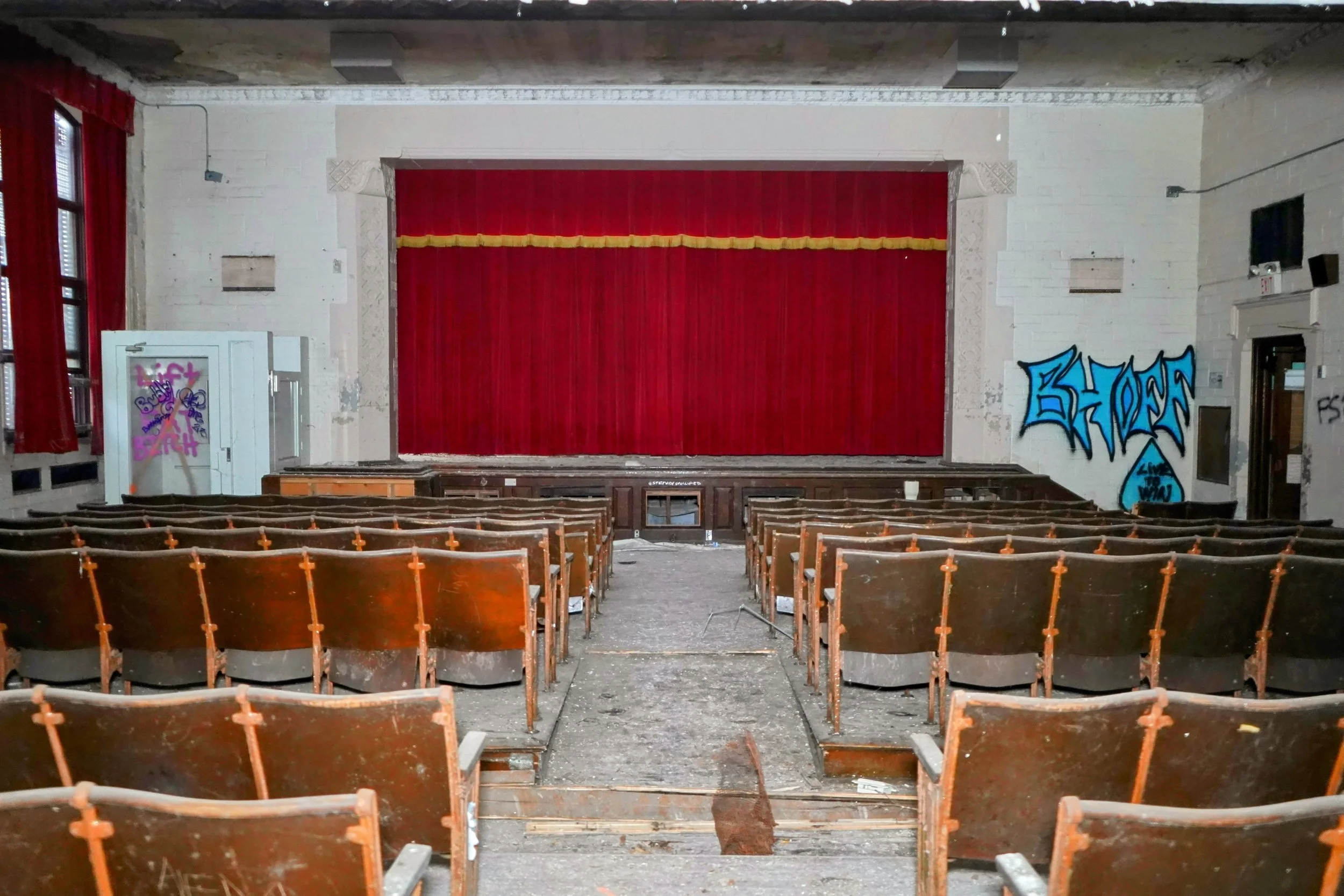 Auditorium shot 1 (A fully intact stage) 