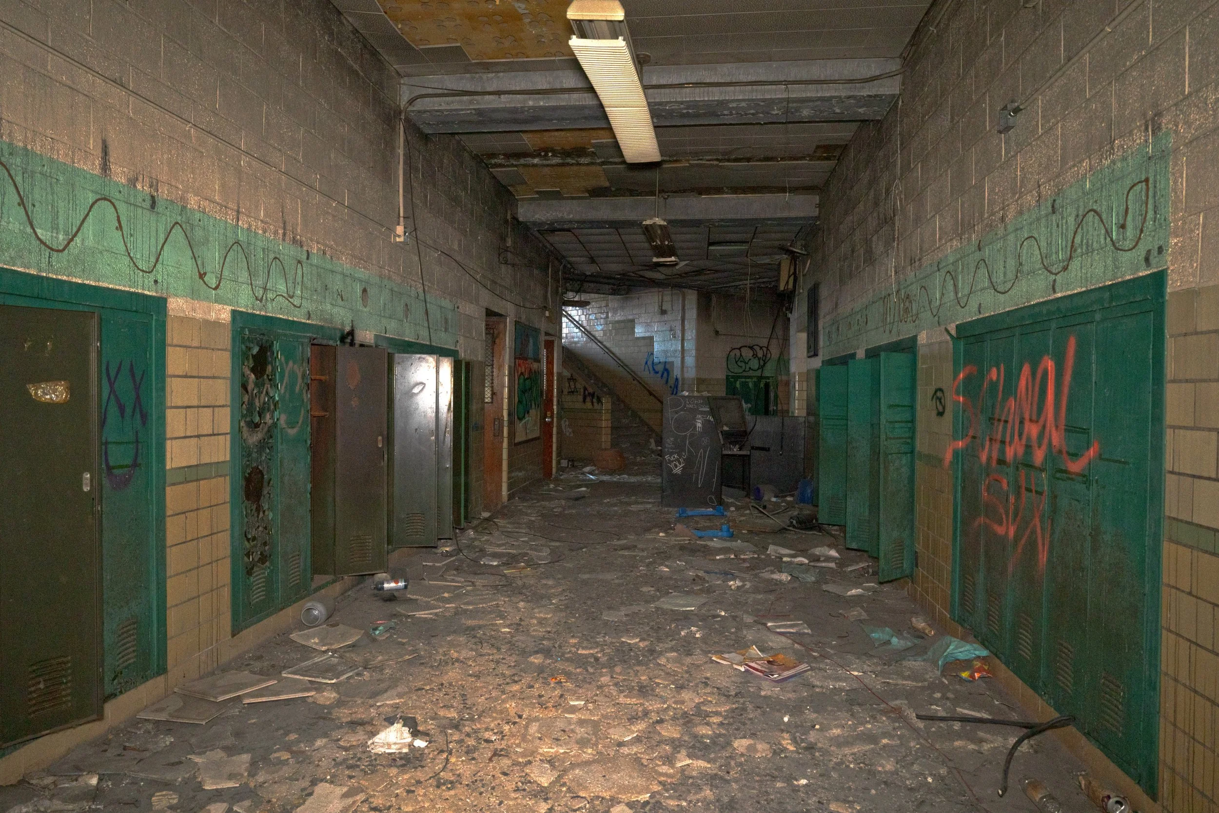 1st floor hallway (note the very unique design of Herman following a unique Irregular U shape with the common areas in the center on a separate corridor) 