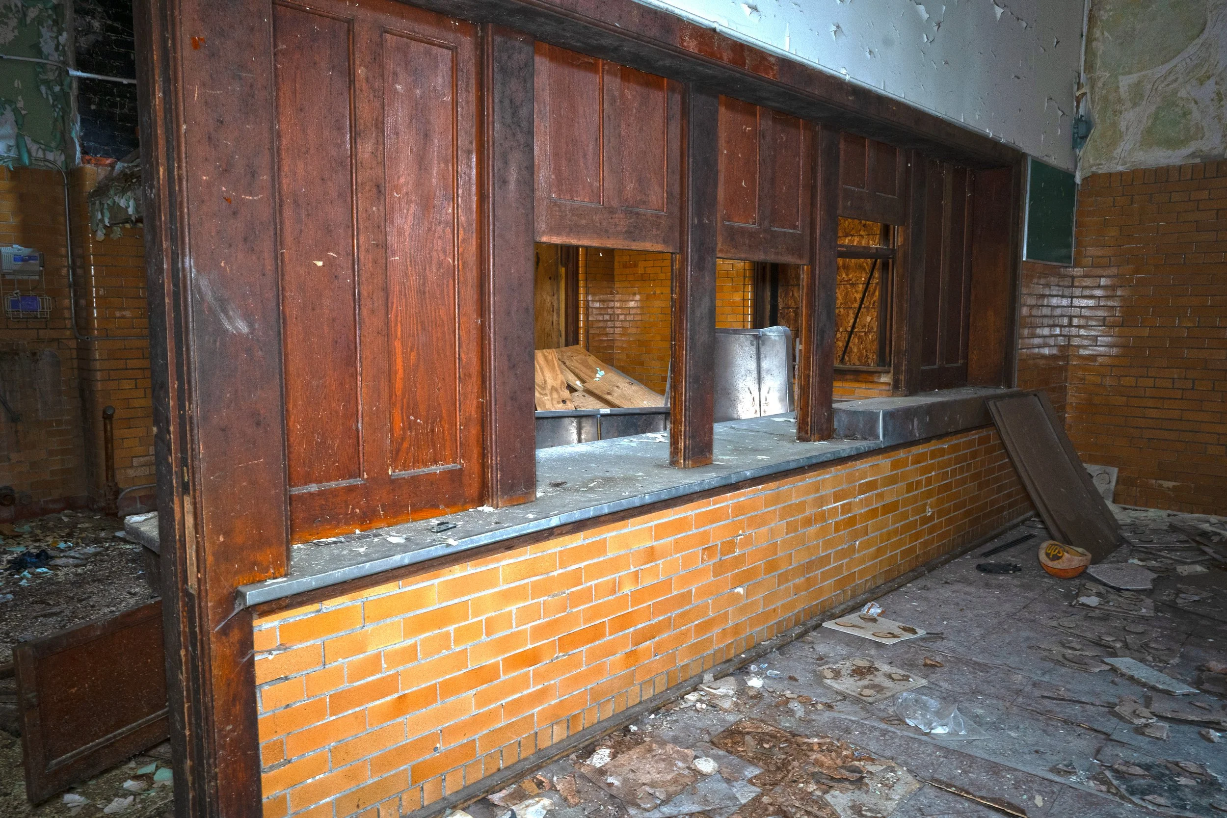 Lunchroom shot 2  (serving area)