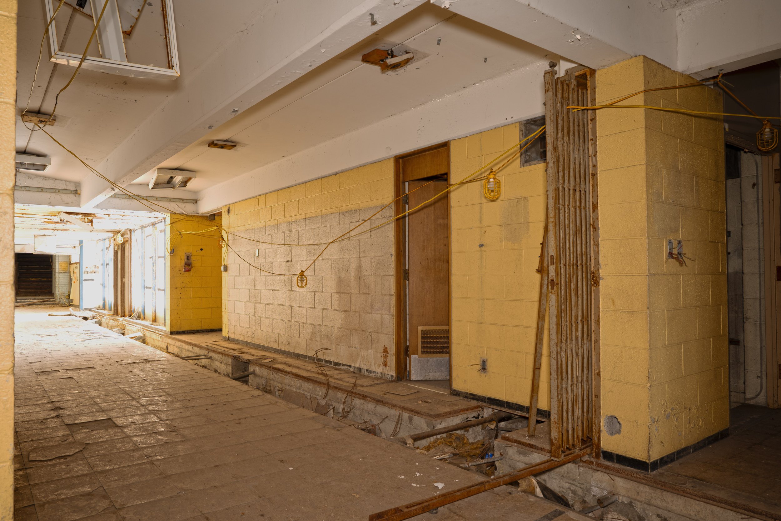 1961 addition hallway shot 7