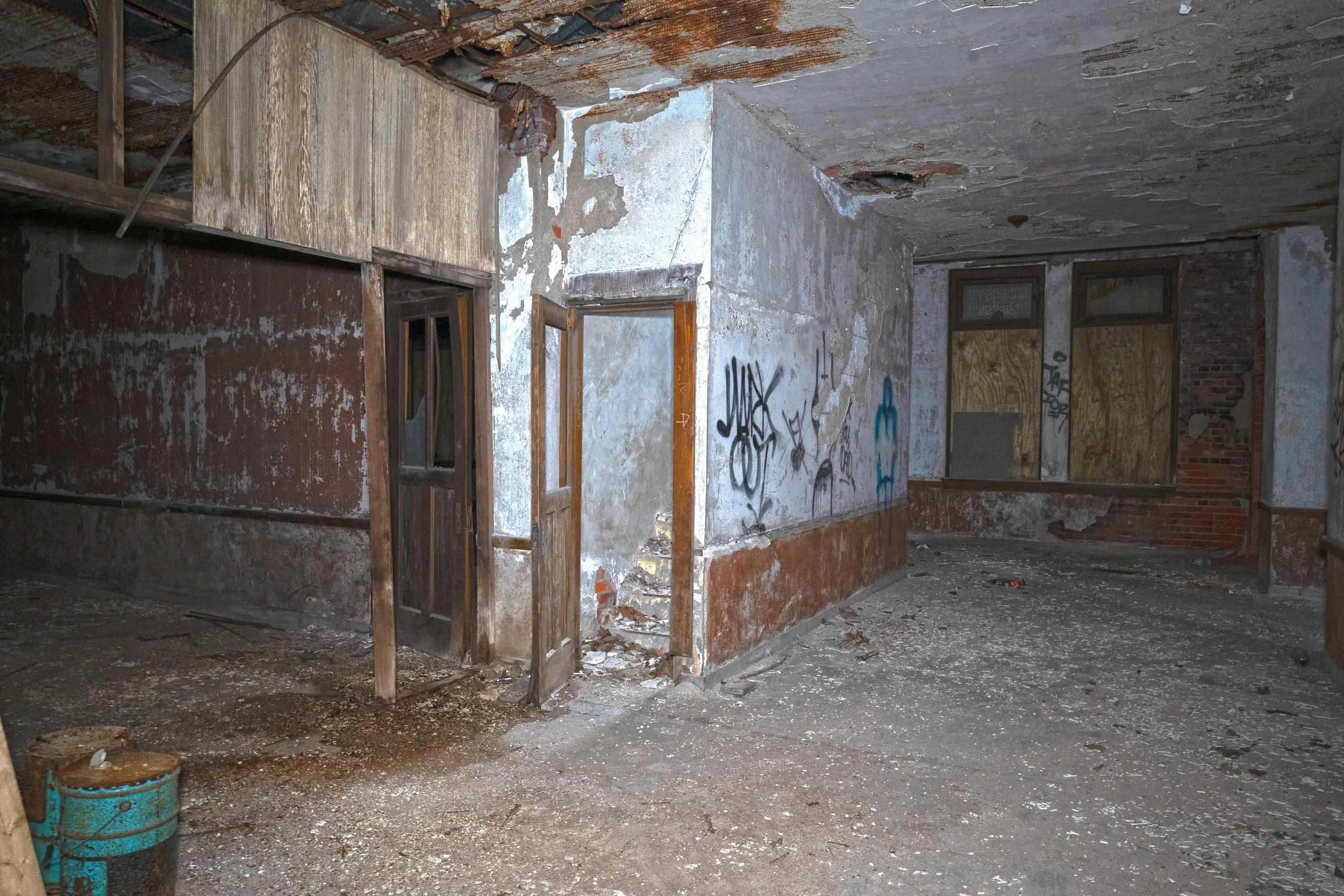3rd floor with a door leading to the roof 