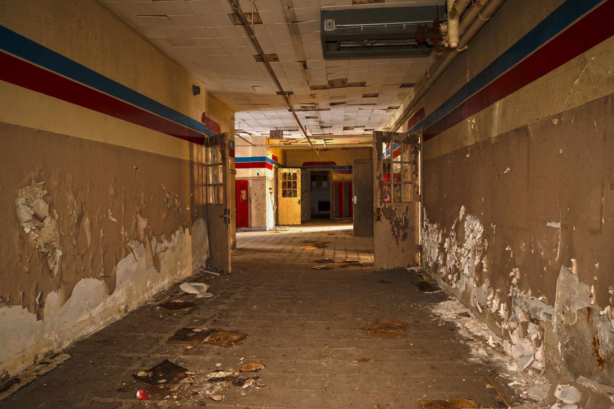 1924 wing (Note the damage due to the age of the building compared to the 1950s construction of the other wing)