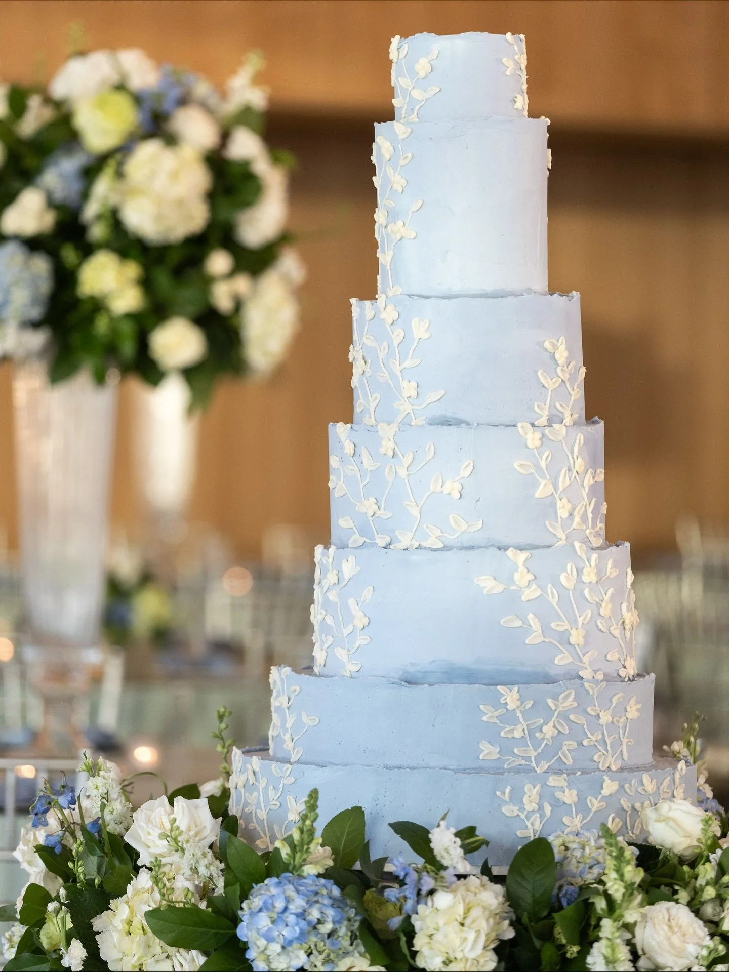The bridal cake is often a focal point at the reception. From timeless white tiers to modern textures, bridal gown accents, and playful colors, the cake offers a chance to show personality and bring the wedding design to life in dessert form. Sharing