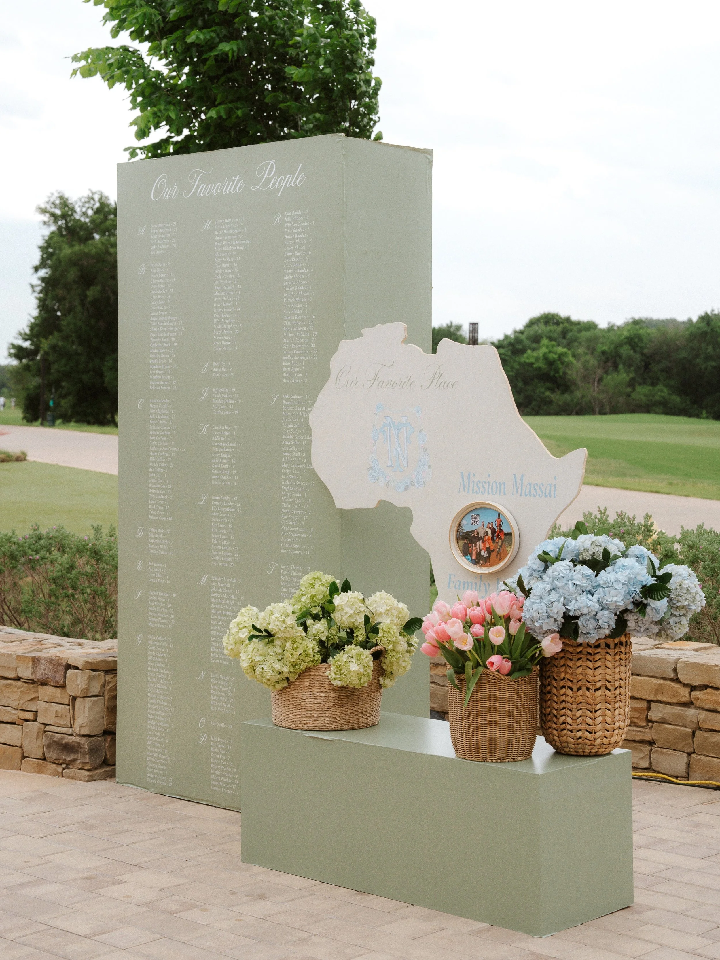 Cocktail hour for Tenison and Nate&rsquo;s wedding was full of small moments that meant something bigger! ⁠
⁠
The seating chart highlighted a wooden cutout of Africa, hand-crafted personally by the groom, which honored mission work close to the coupl