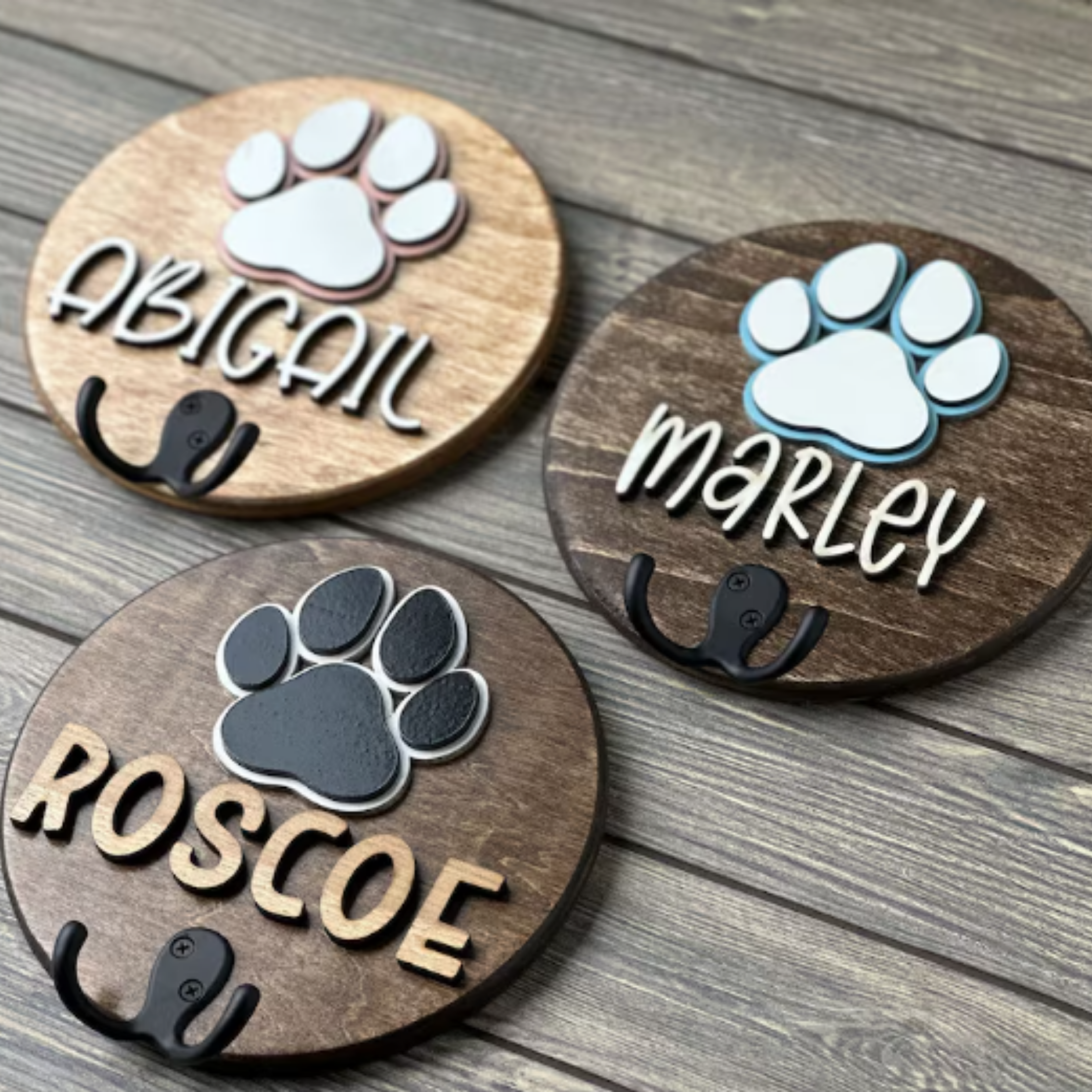 Dog leash holder Mock up -H.E.R.Art .png