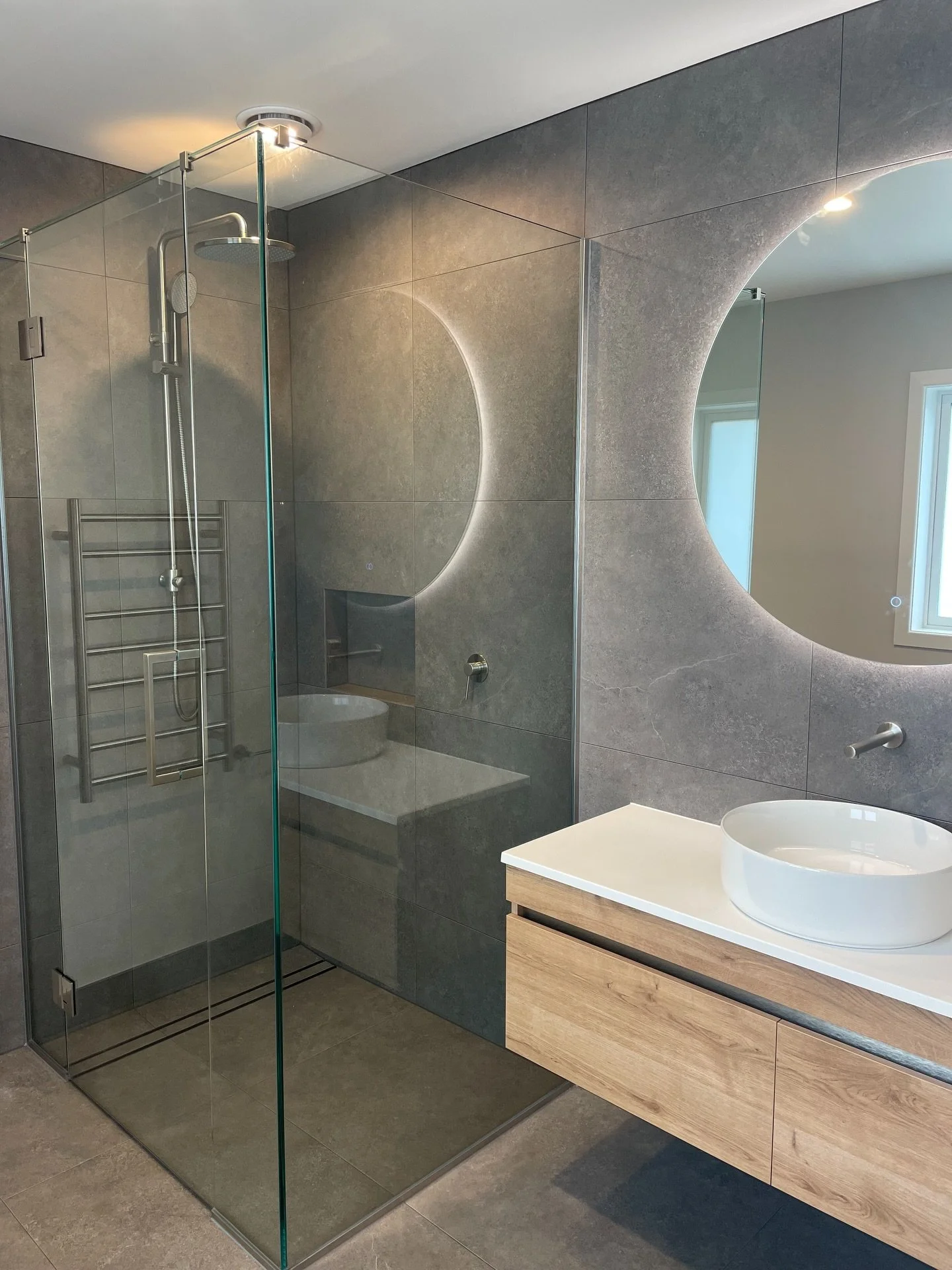 Sneak peek 👀
We&rsquo;ve wrapped up a full reclad and major renovation on this home and here&rsquo;s one of our favourite finished spaces so far - the ensuite.

Clean lines, solid craftsmanship and a finish we&rsquo;re proud to put the BG Build name