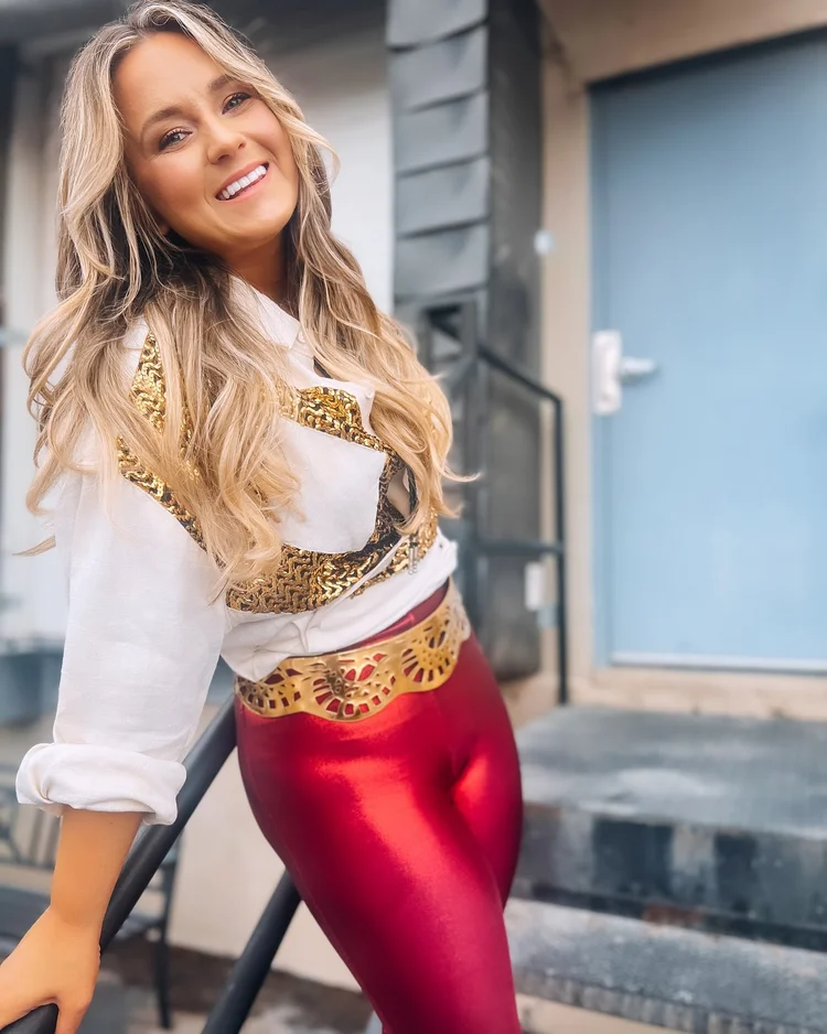 Jess Kellie Adams live