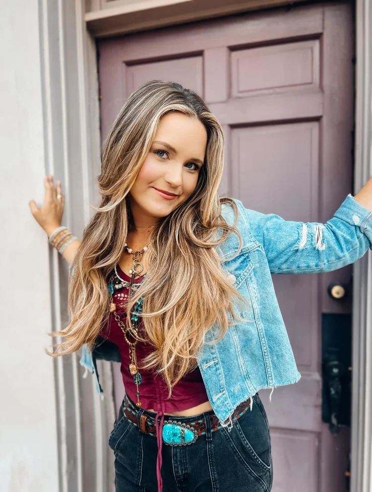Jess Kellie Adams live